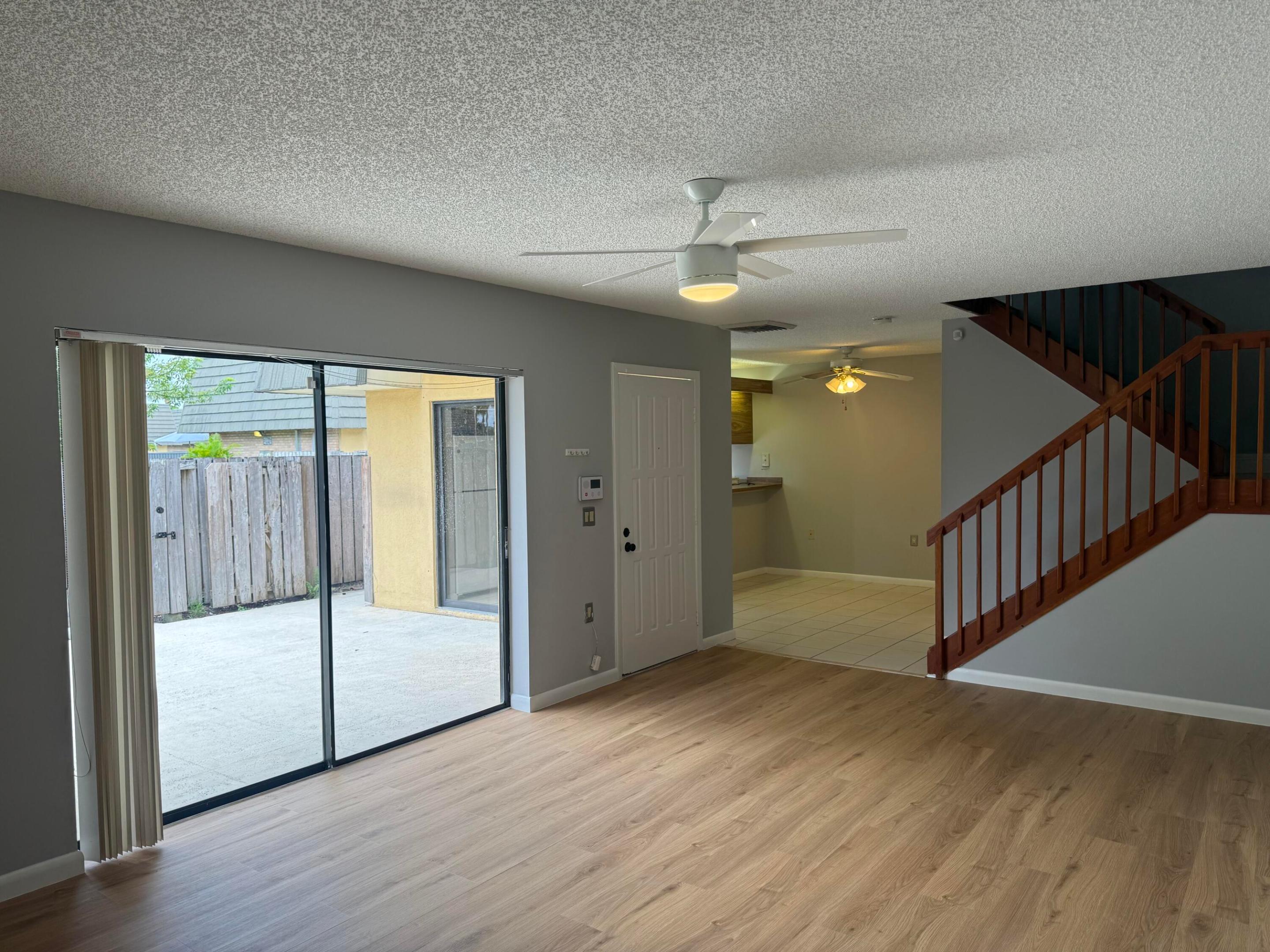 1603 16th Way Property Photo 3