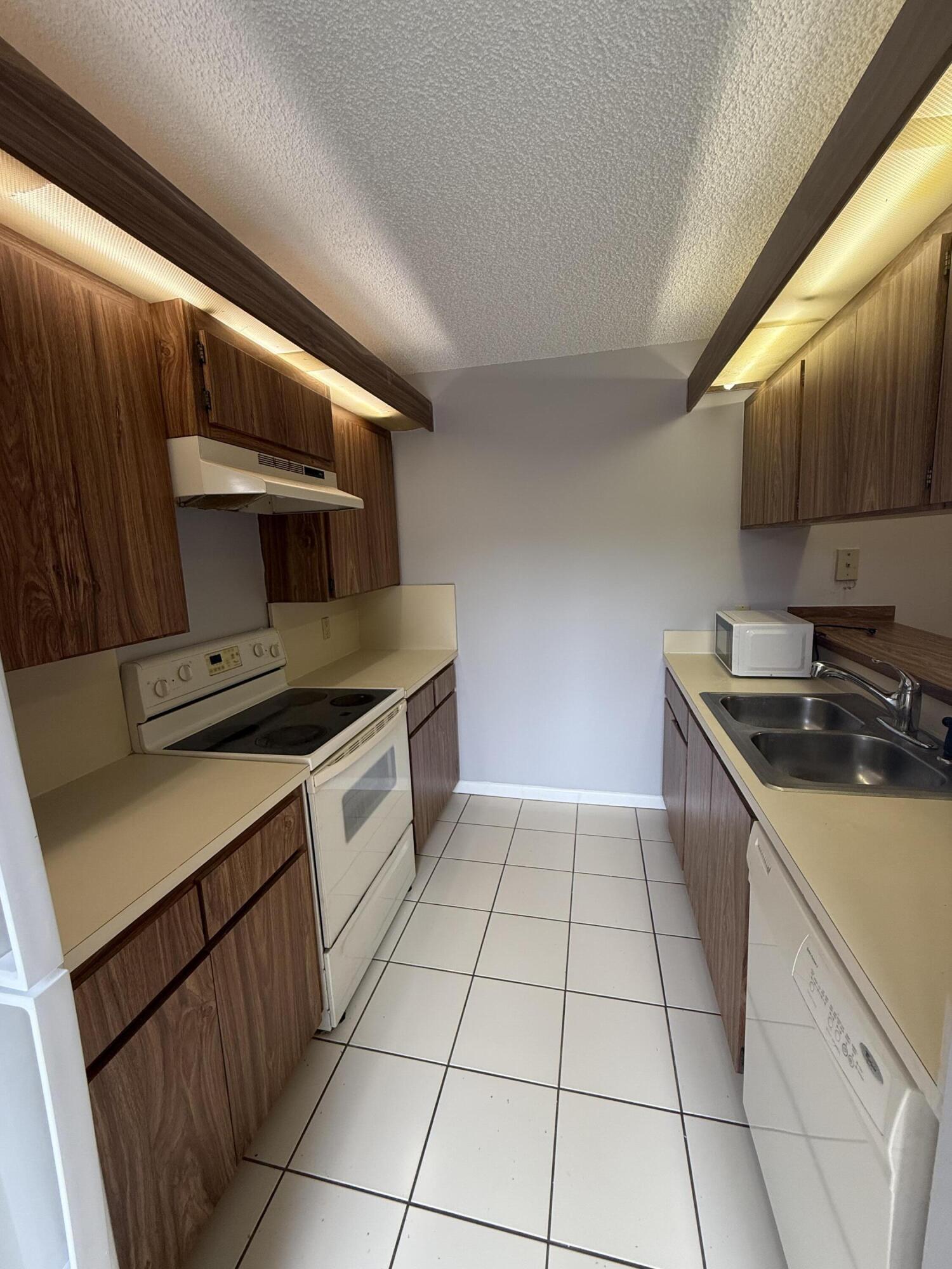 1603 16th Way Property Photo 6