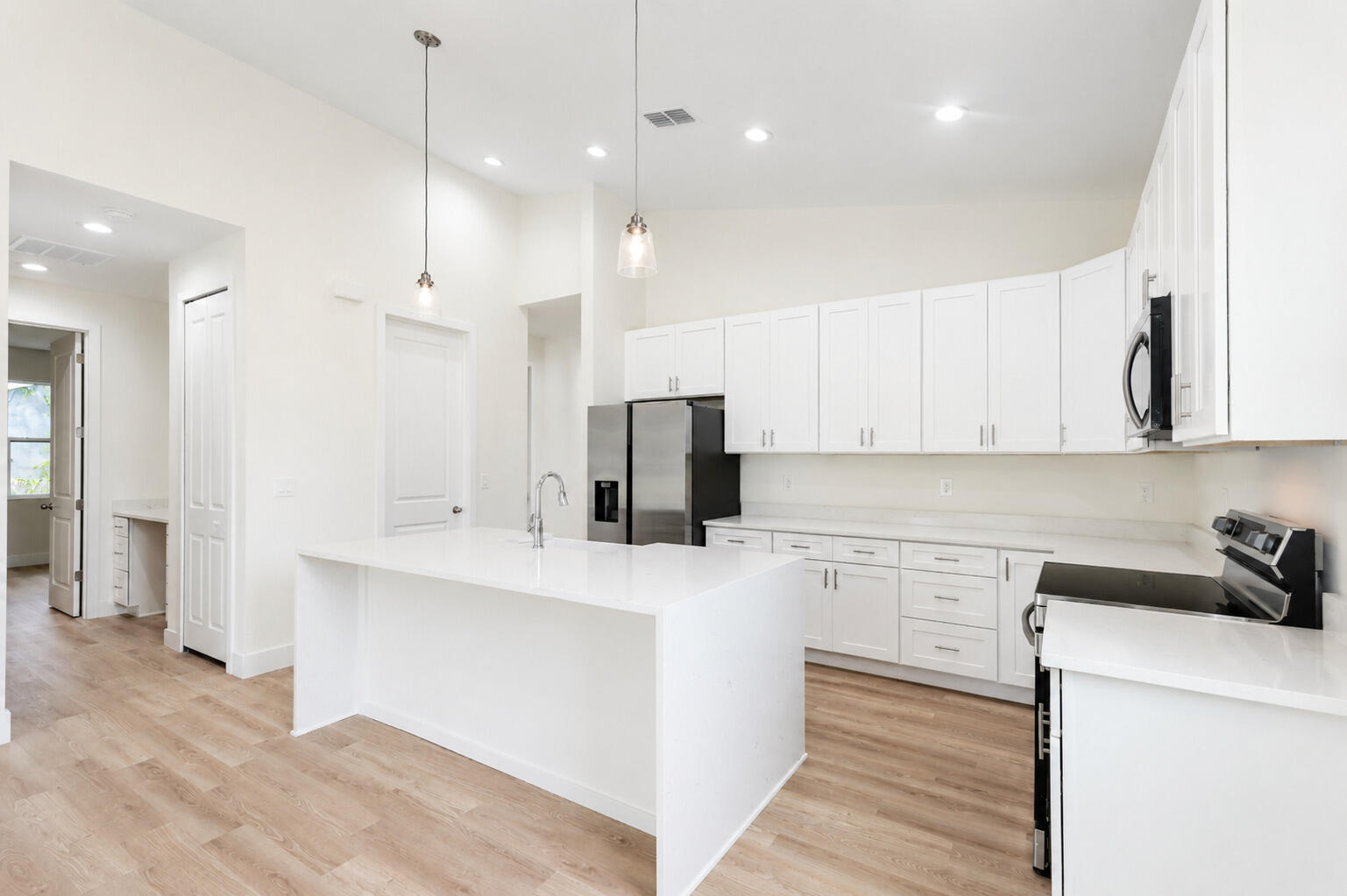 460 Grenadier Avenue Nw Property Photo 6