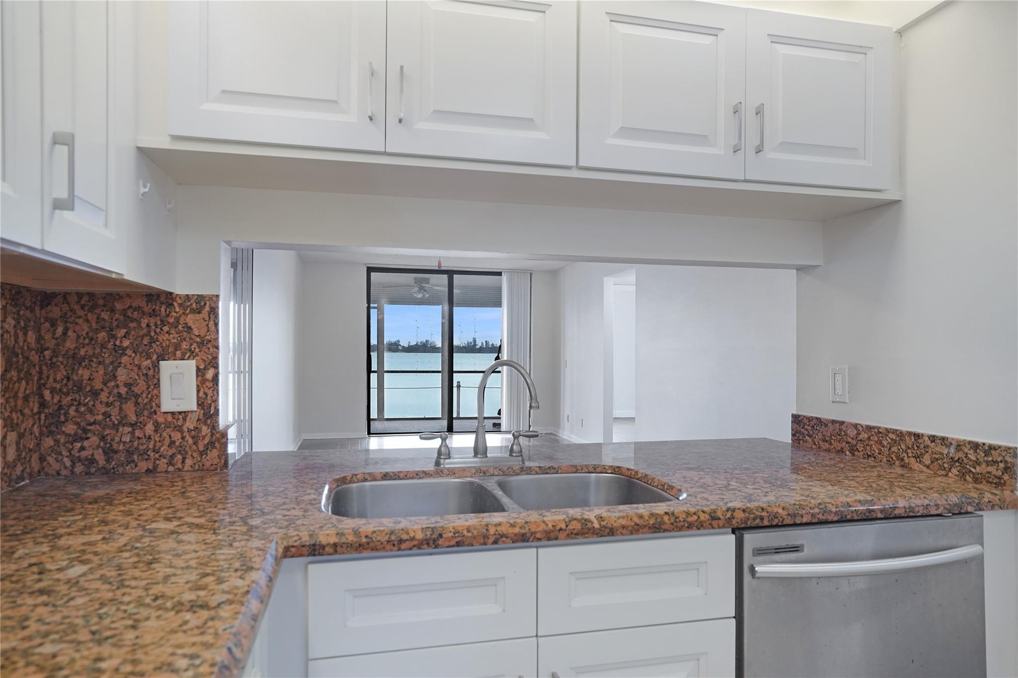 109 Lake Emerald Drive 110 Property Photo 7