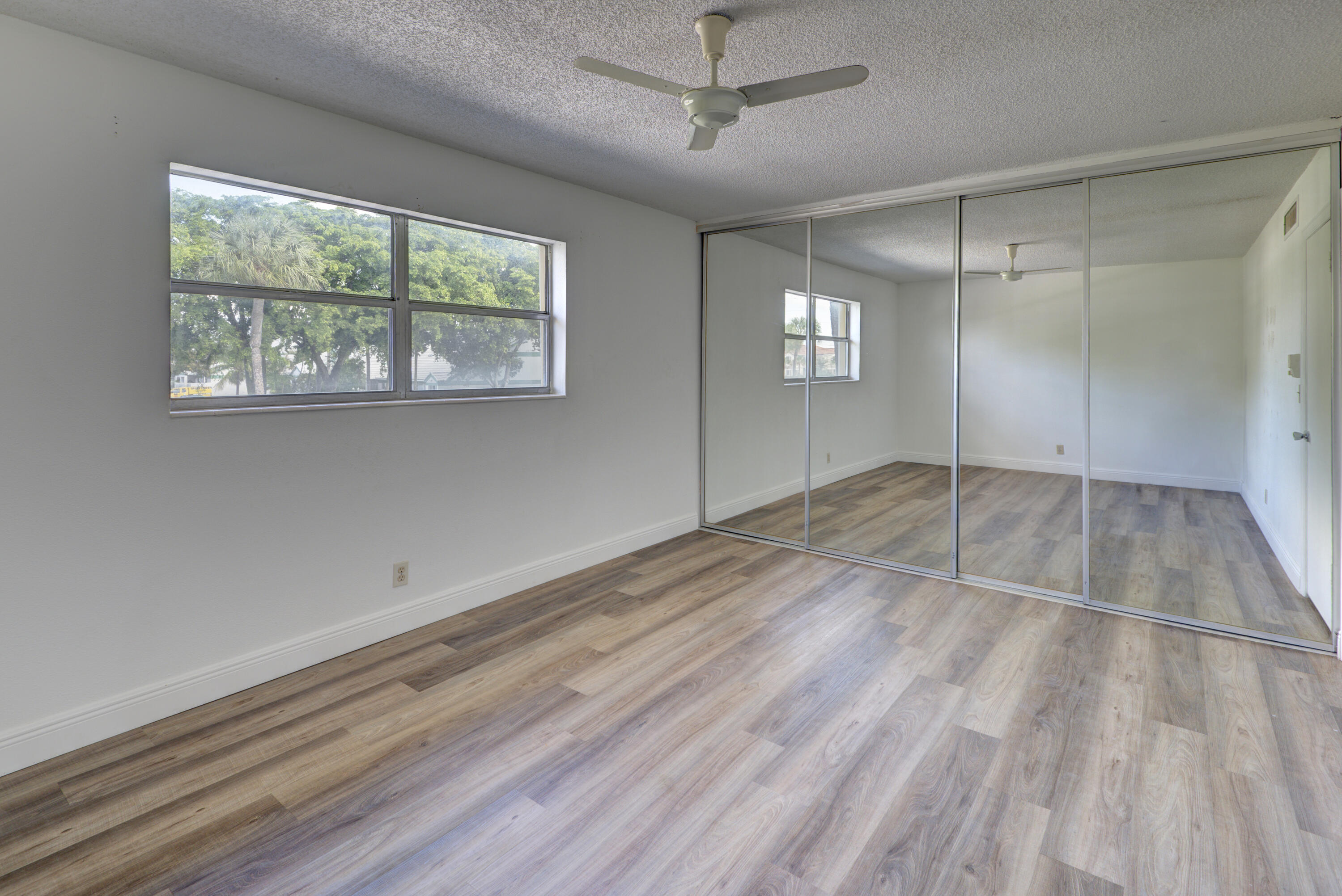 420 Se 2nd Avenue 23 Property Photo 6