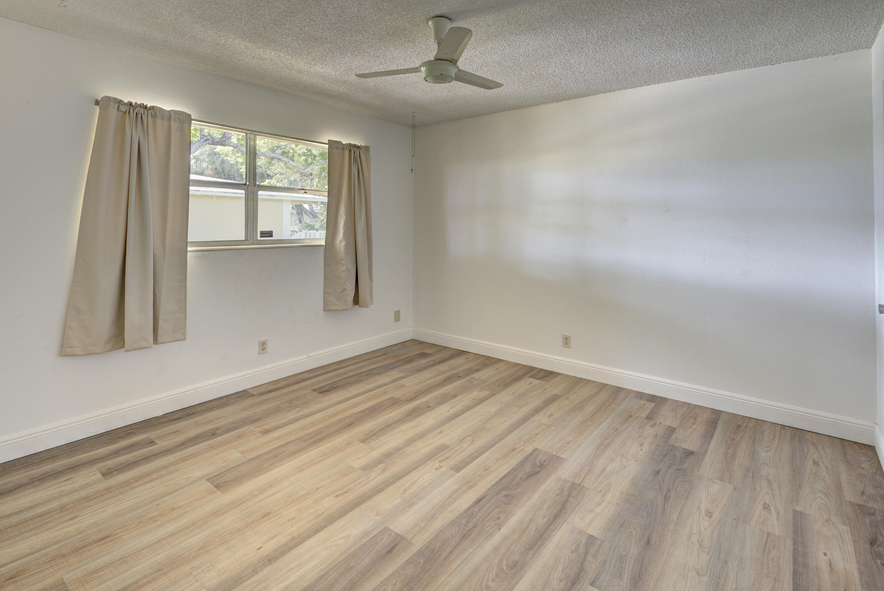 420 Se 2nd Avenue 23 Property Photo 7