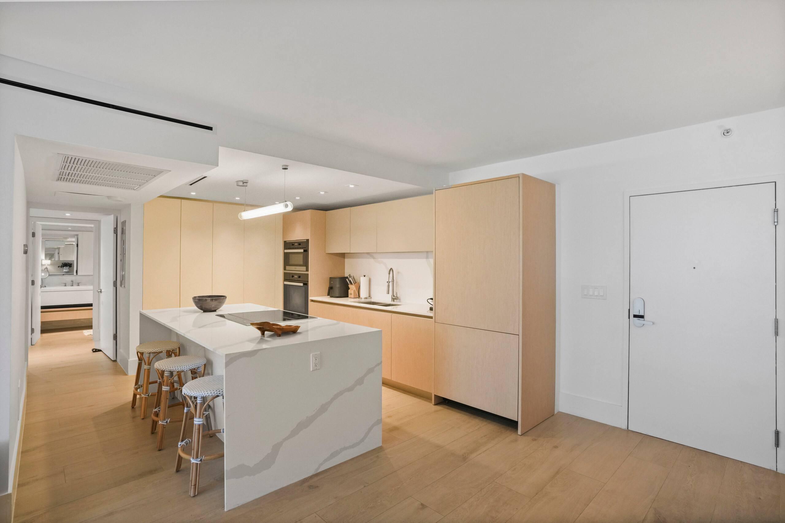 2301 Collins Avenue 407 Property Photo 5