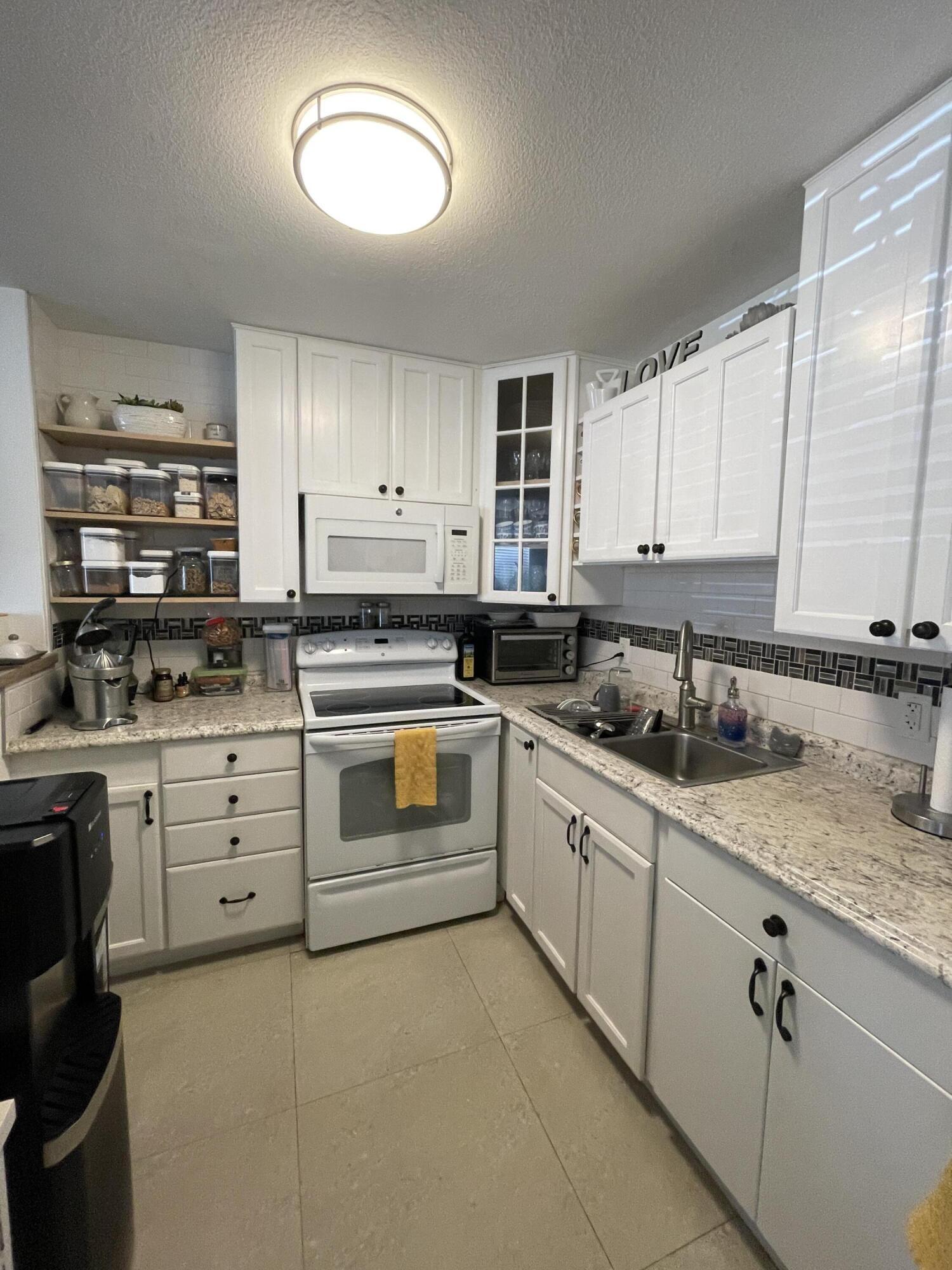 163 LYNDHURST L 163 Property Photo 1
