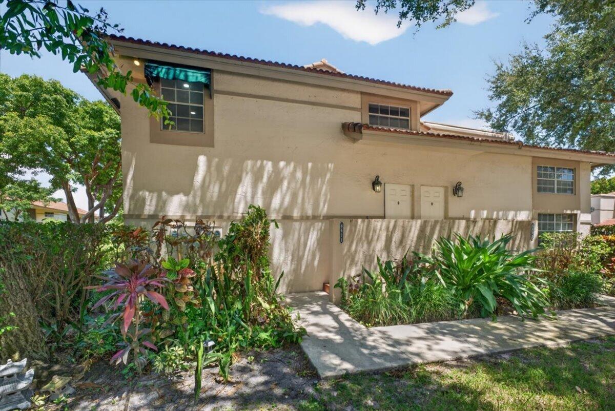 6611 Via Regina Property Photo 1