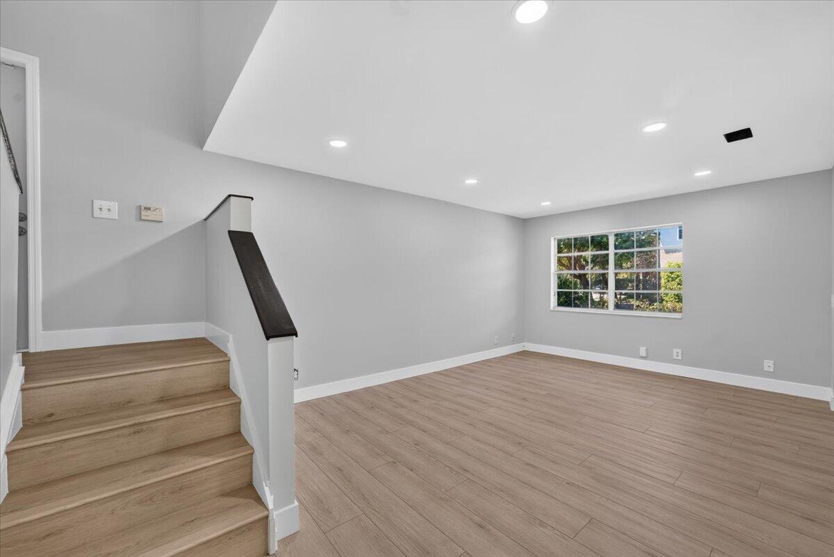 6611 Via Regina Property Photo 4