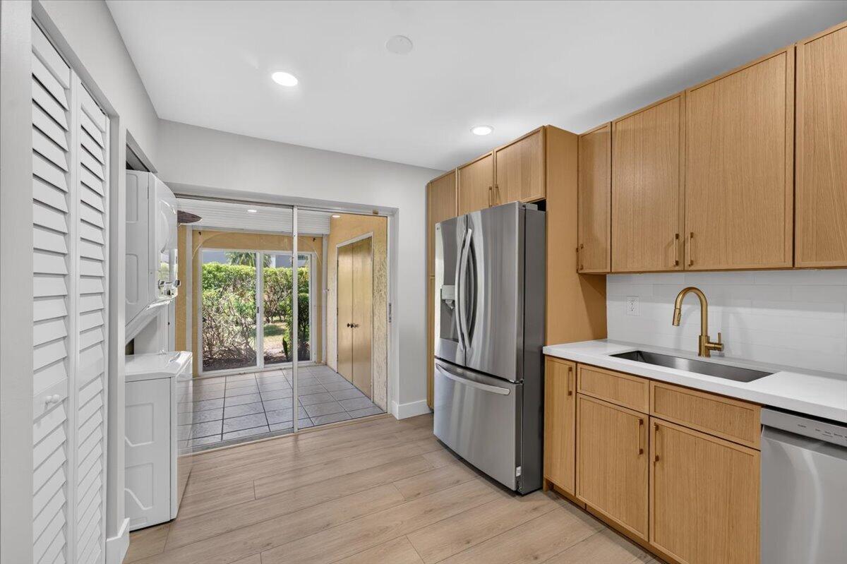 6611 Via Regina Property Photo 7