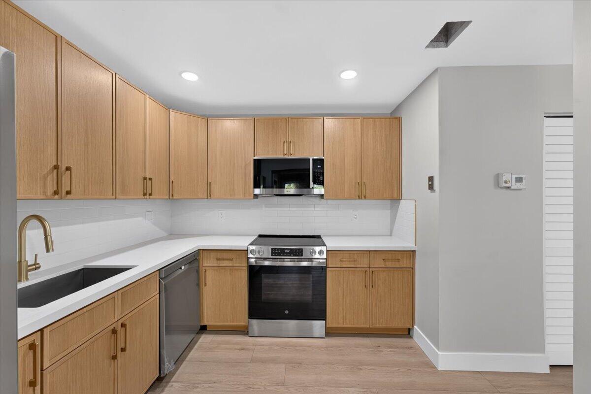 6611 Via Regina Property Photo 9