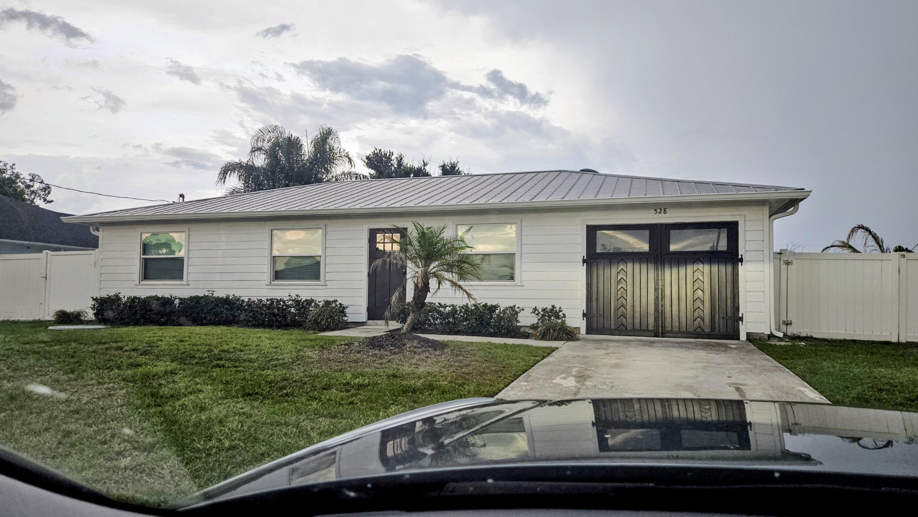 528 Sw Ryan Avenue Property Photo 1