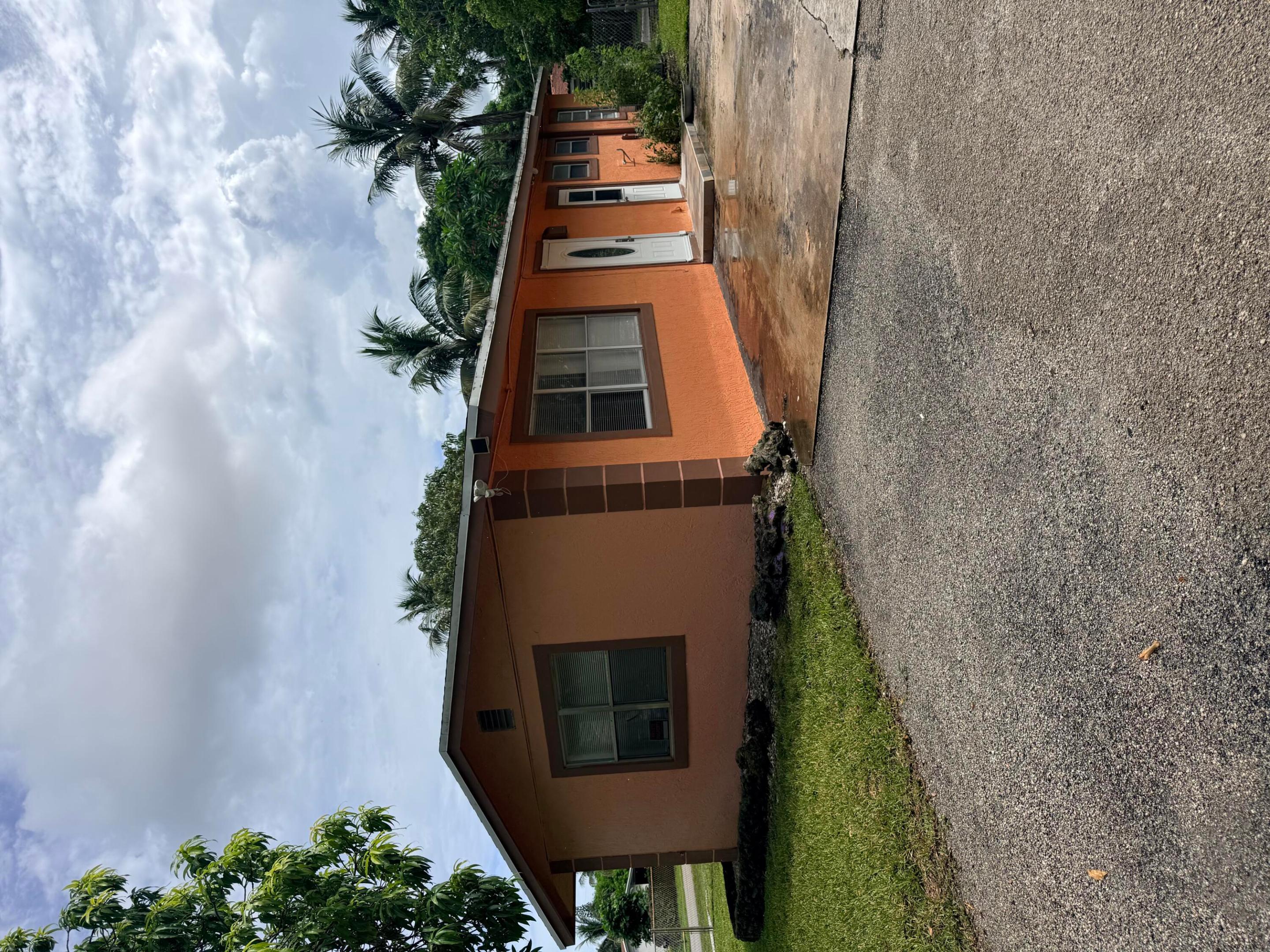 1643 Nw 11th Avenue Property Photo 3