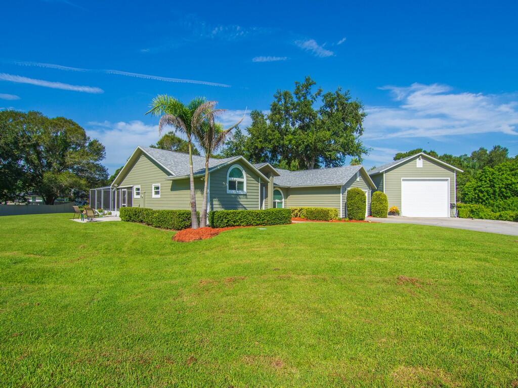 3555 3rd Place Sw Property Photo 4