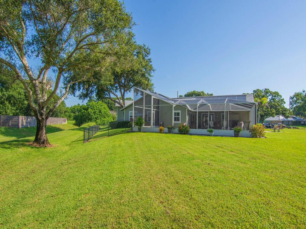 3555 3rd Place Sw Property Photo 7