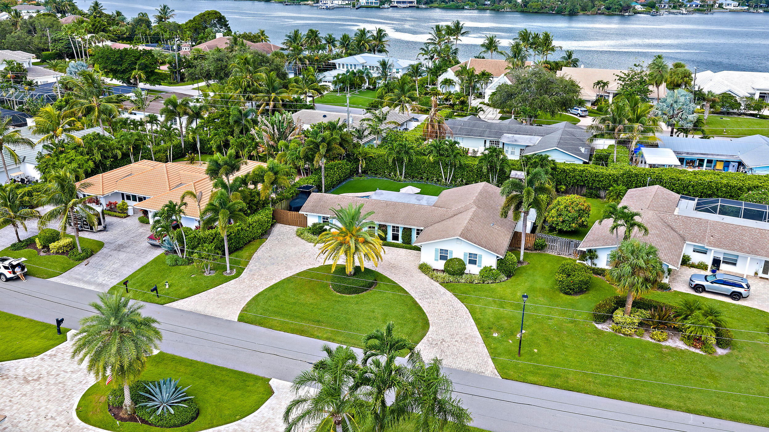 215 Golfview Drive Property Photo 2