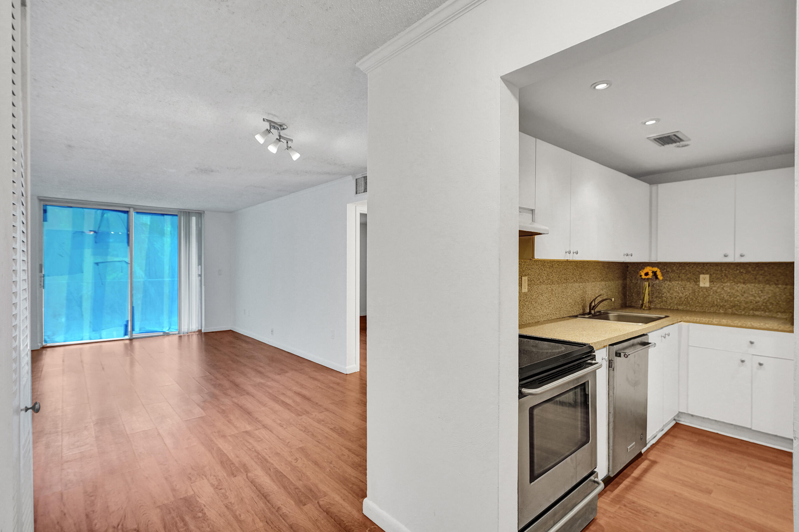 1805 Sans Souci Boulevard 421 Property Photo 5