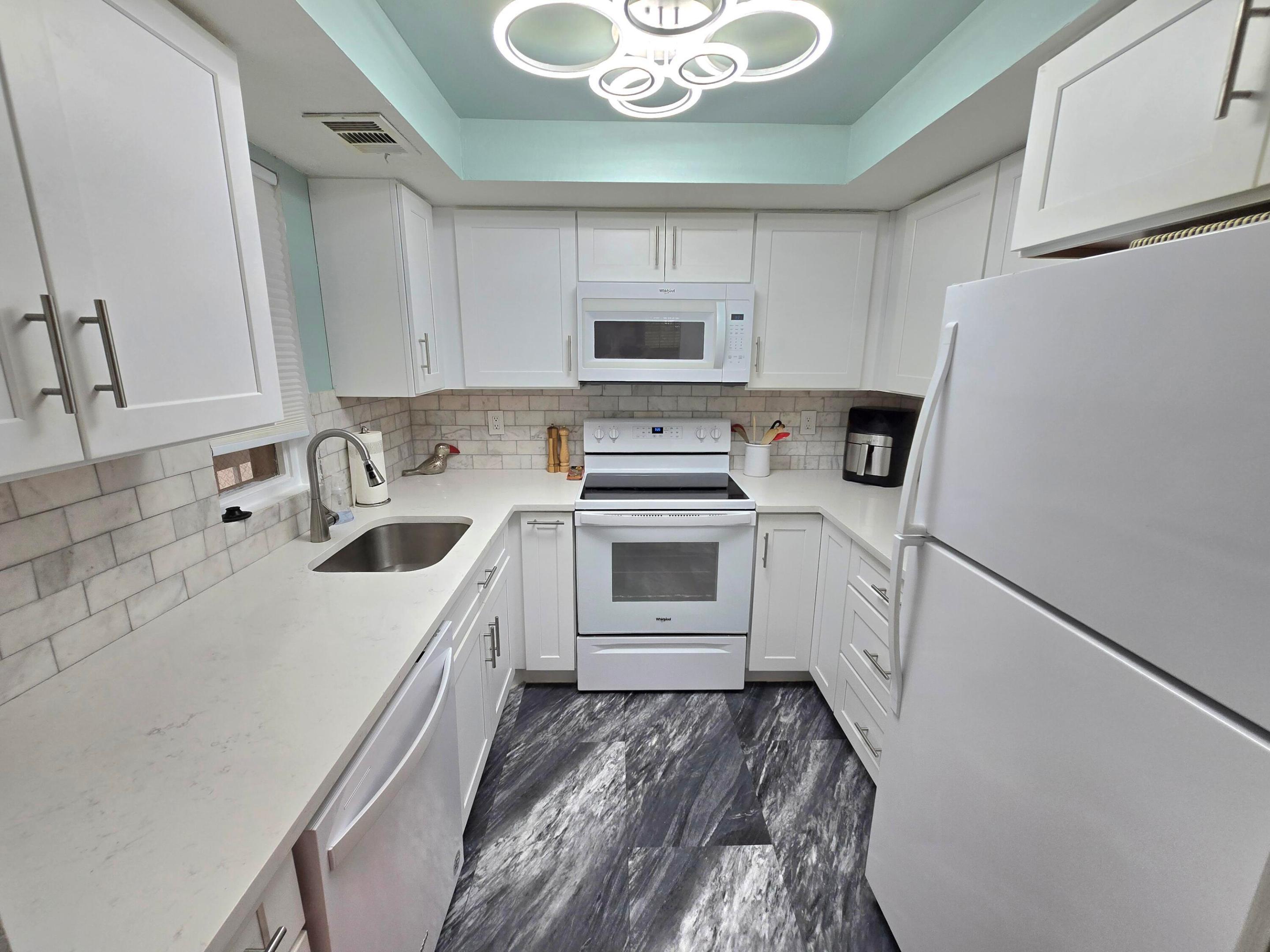 1503 Se Royal Green Circle 201 Property Photo 3