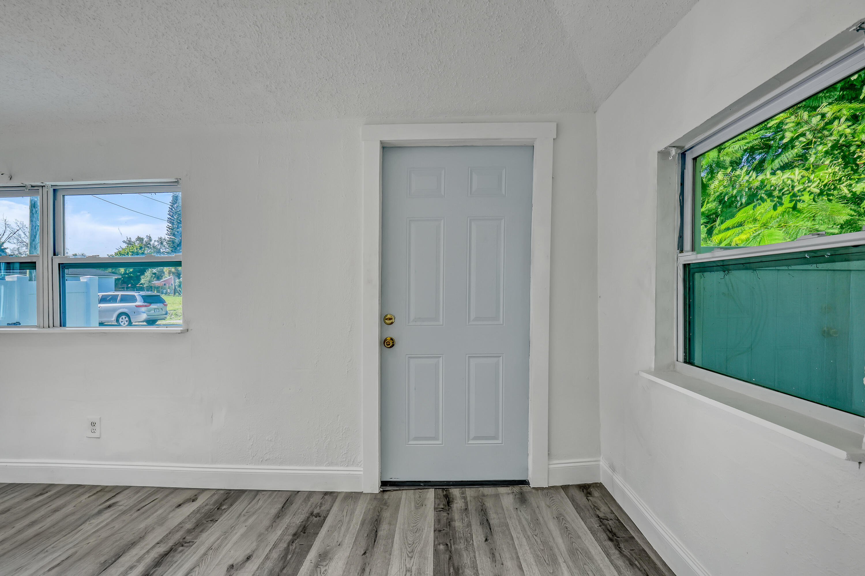 180 W 15th Street Property Photo 6