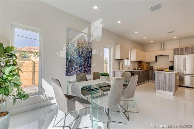 686 Ne 43rd Street Property Photo 8