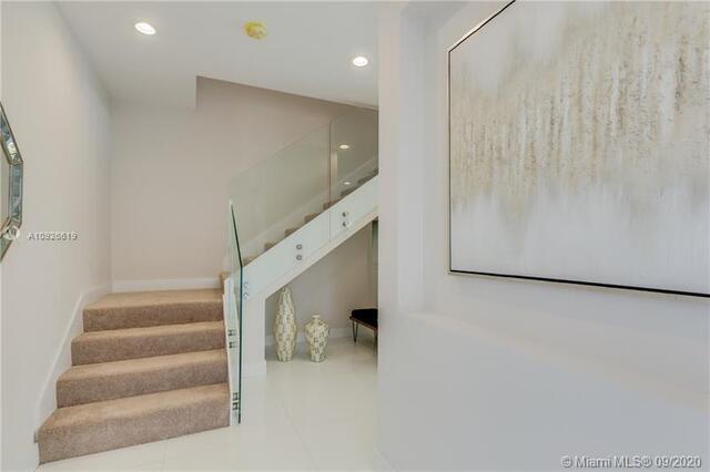 686 Ne 43rd Street Property Photo 11