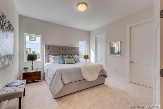 686 Ne 43rd Street Property Photo 13