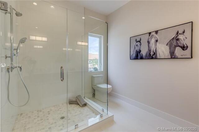 686 Ne 43rd Street Property Photo 16