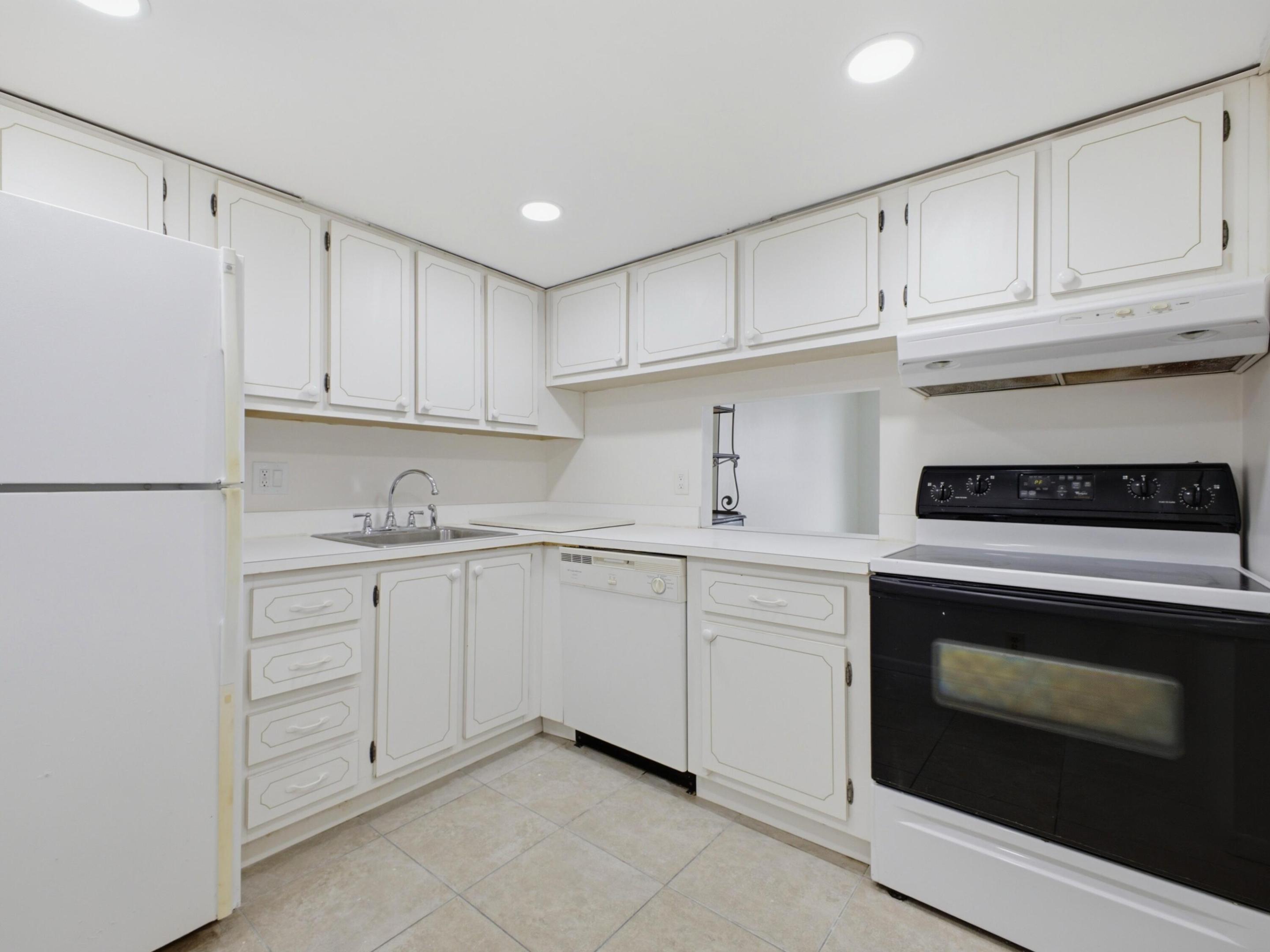 480 Executive Center Drive 1c Property Photo 8