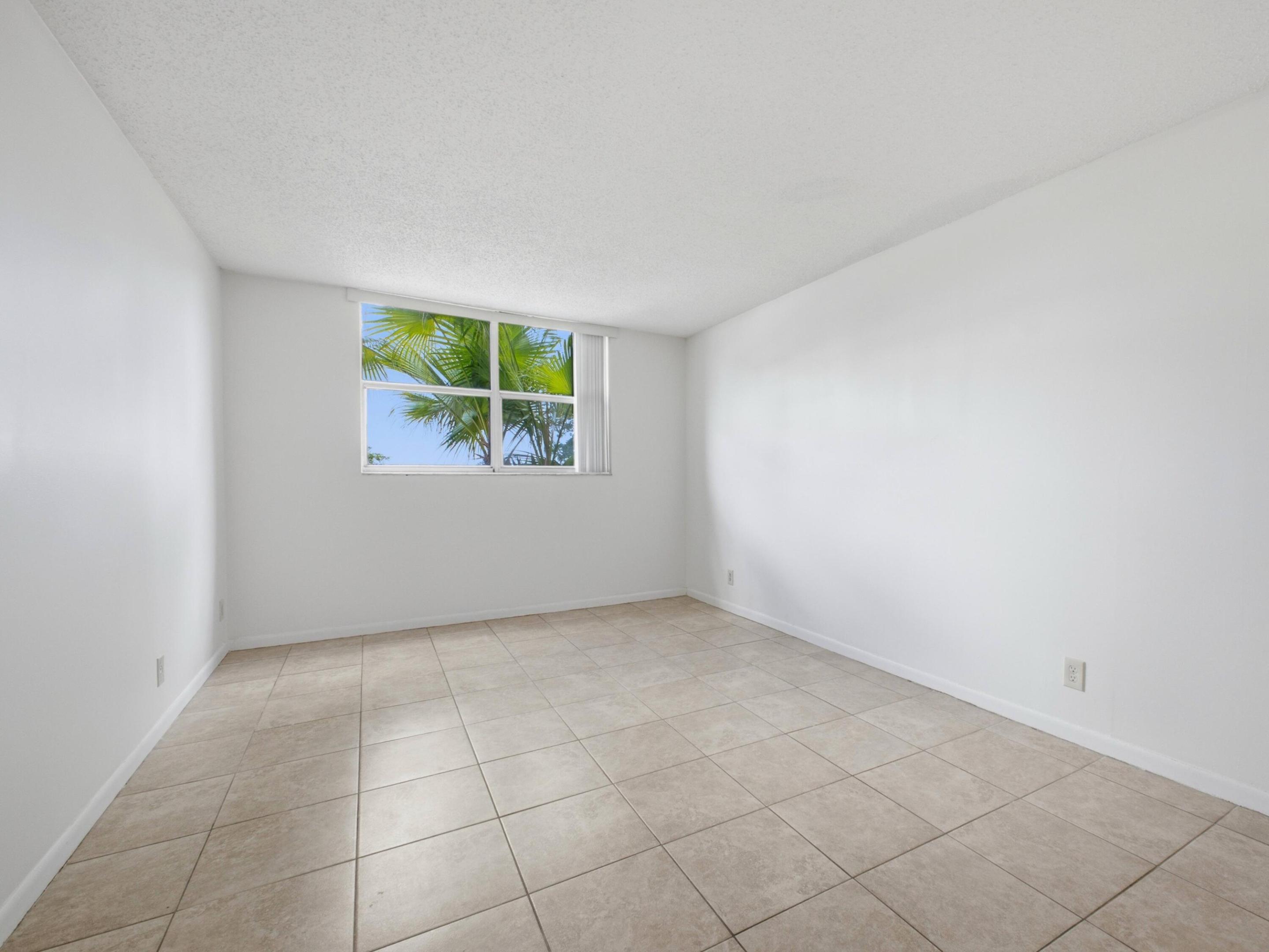 480 Executive Center Drive 1c Property Photo 11