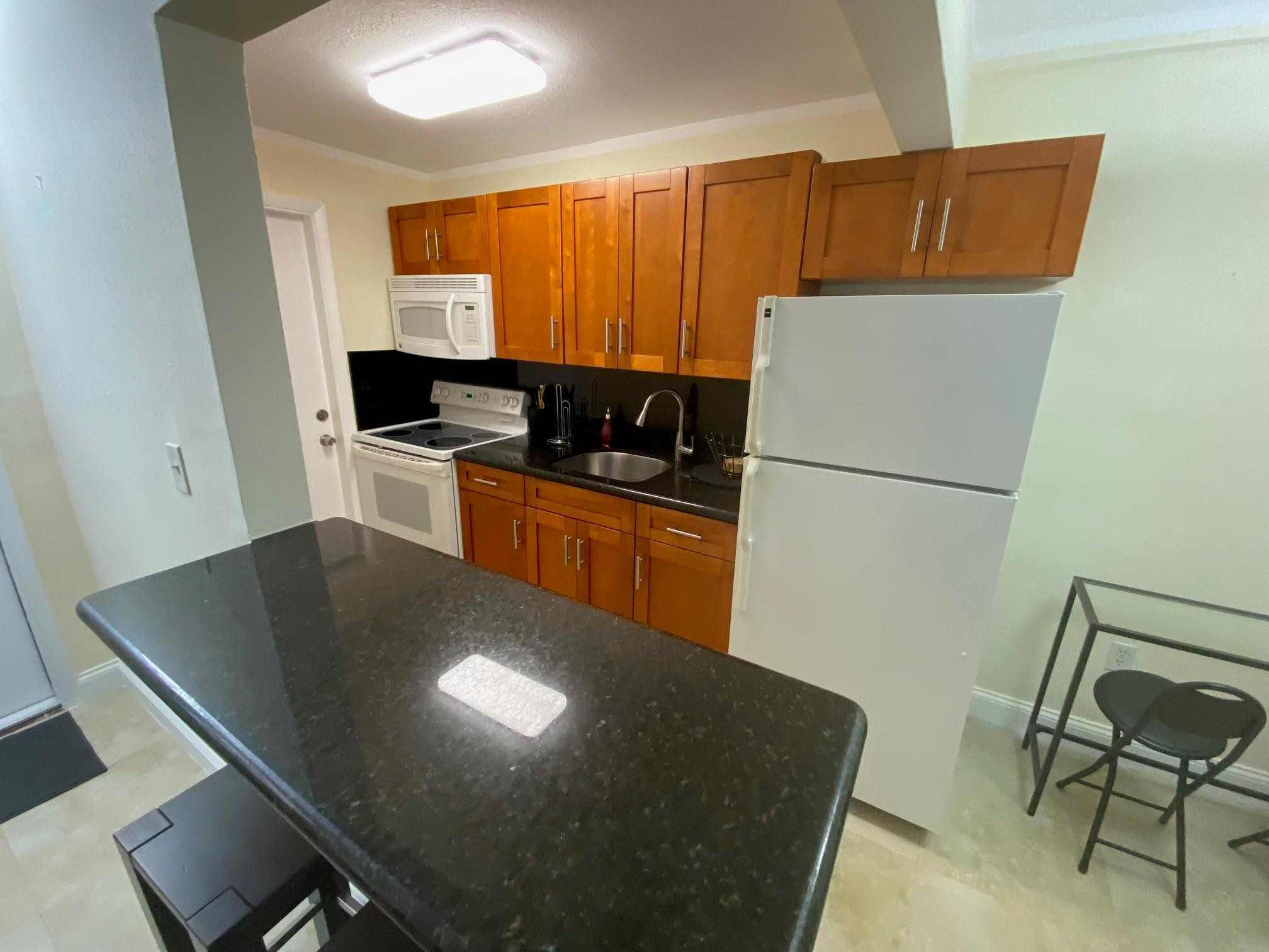 335 Collins Avenue 403 Property Photo 9