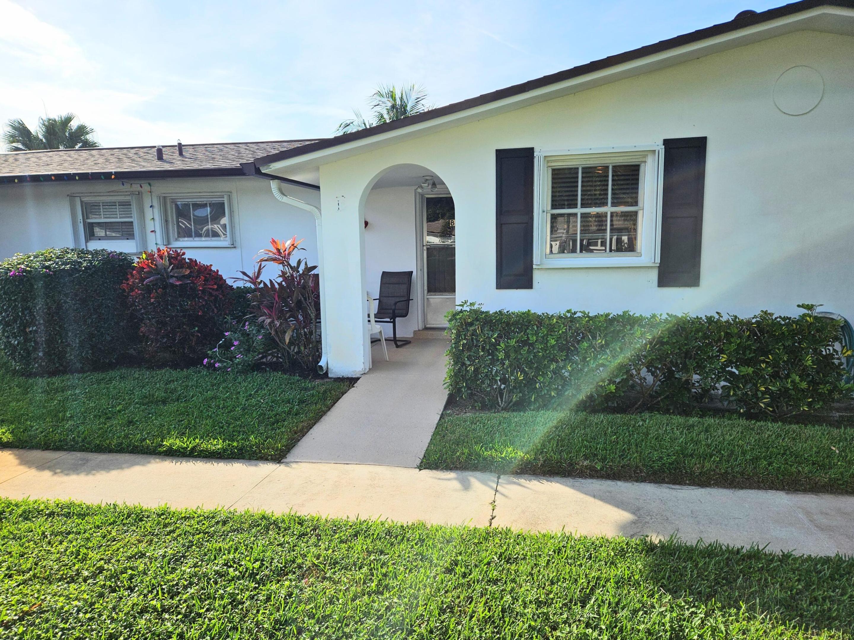 2920 CROSLEY Drive E B Property Photo 1