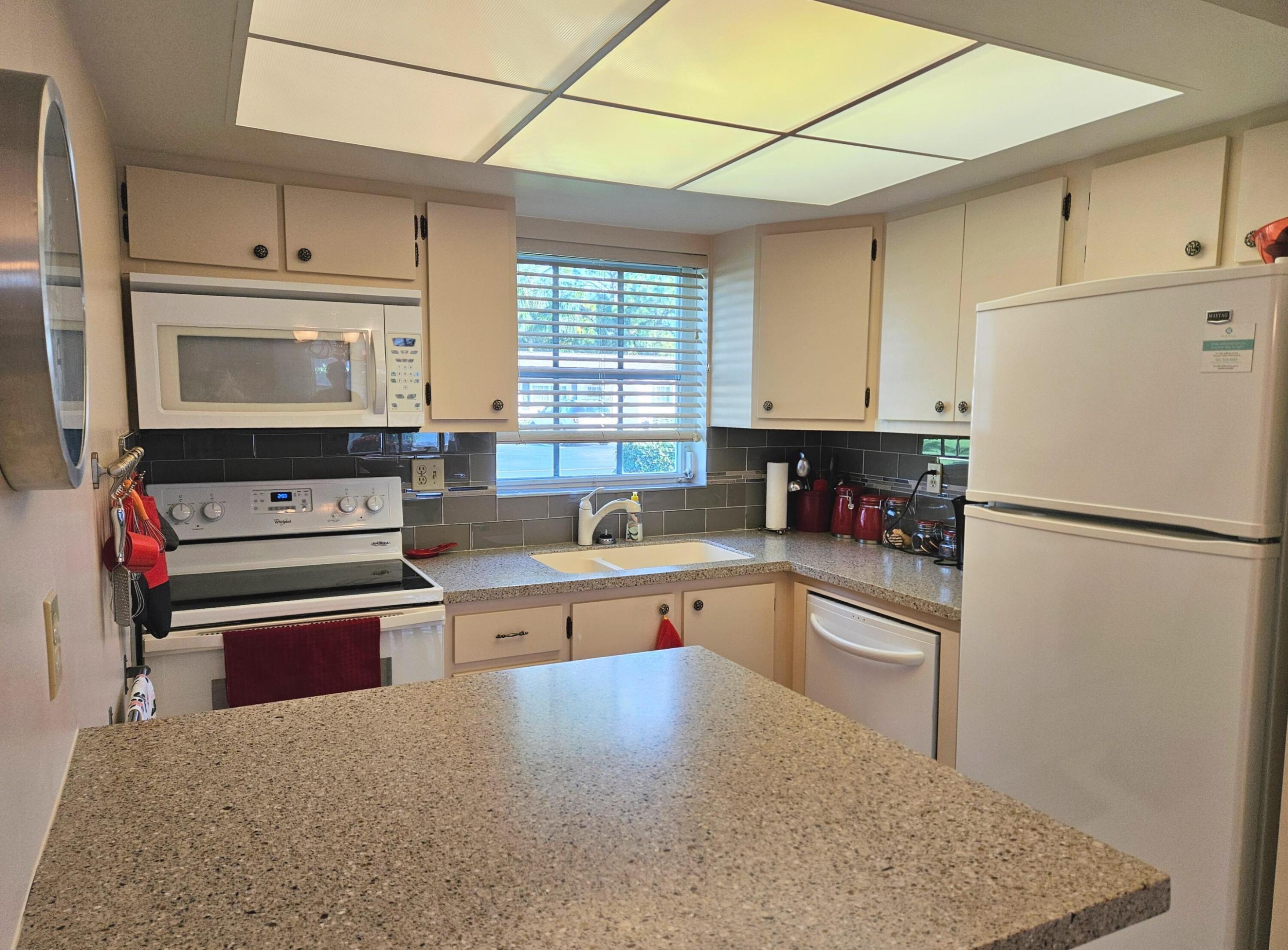 2920 Crosley Drive E B Property Photo 4