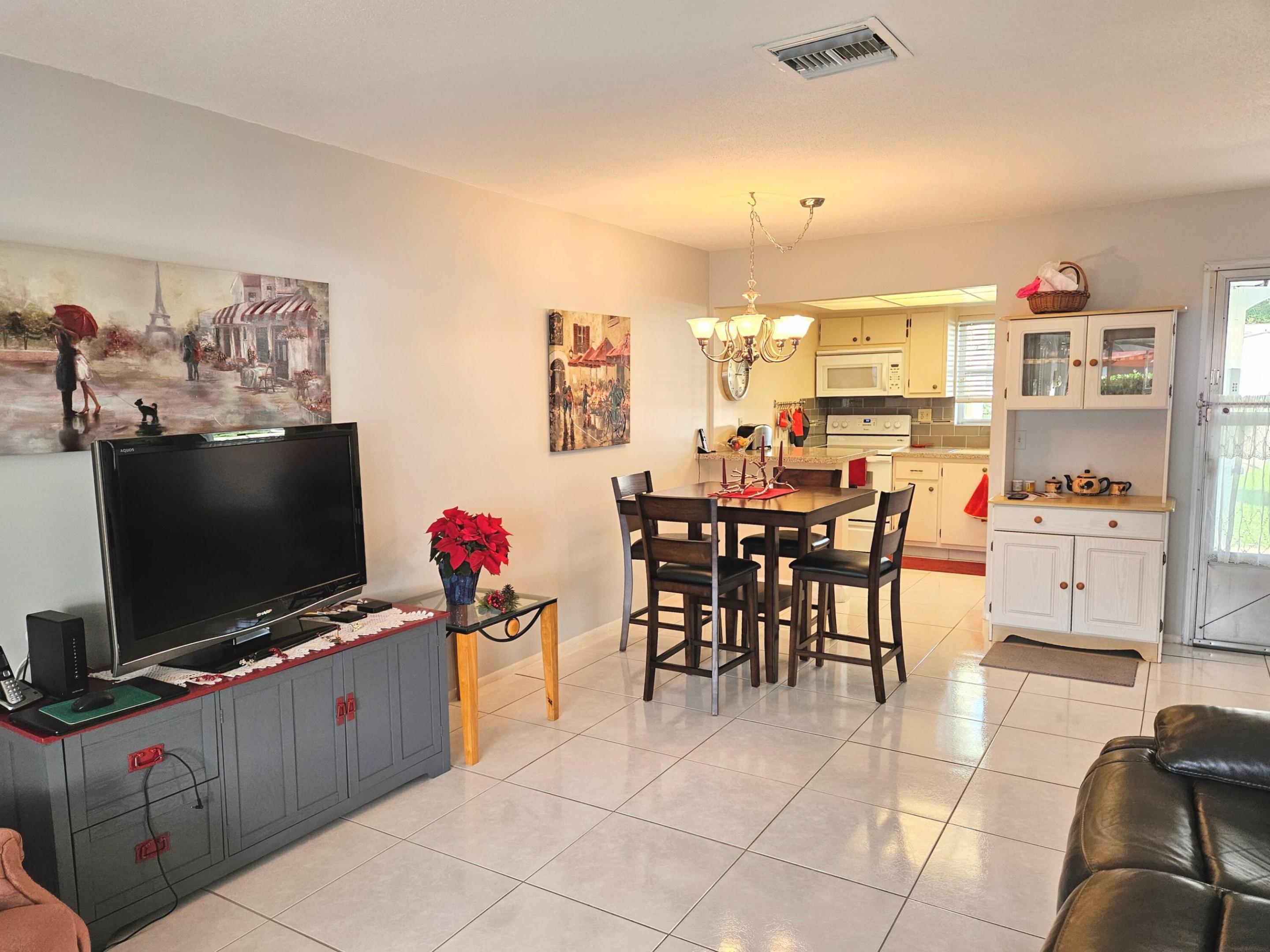2920 Crosley Drive E B Property Photo 6