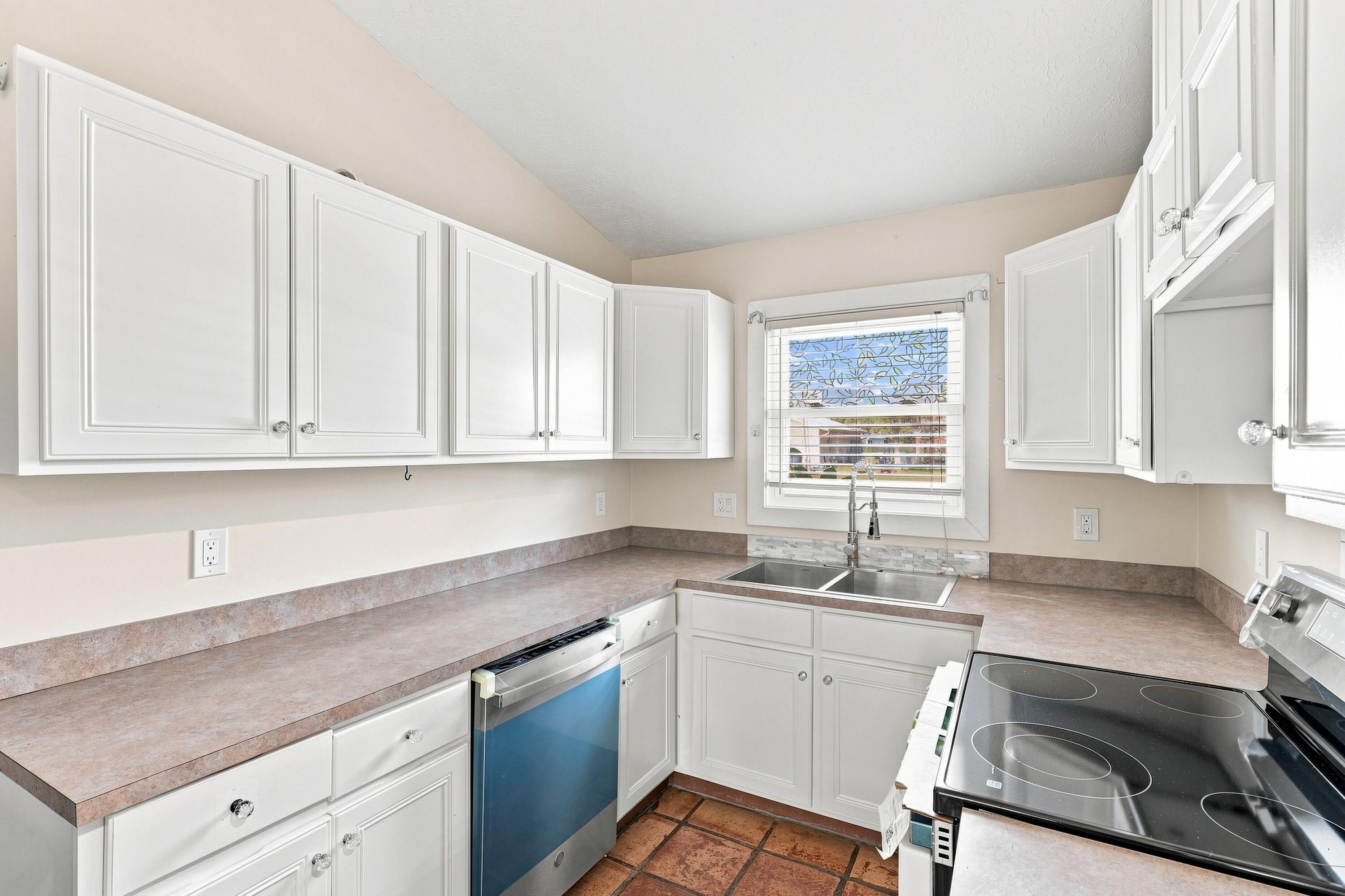 5106 Seagrape Drive Property Photo 10