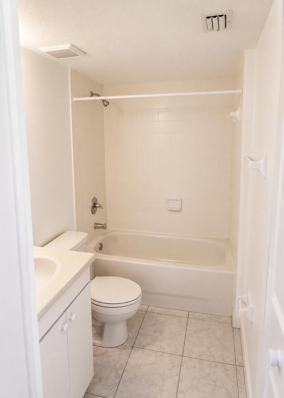 925 Ne 34 Avenue 103 Property Photo 7