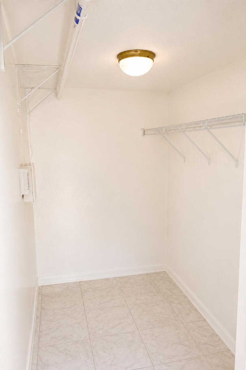 925 Ne 34 Avenue 103 Property Photo 12