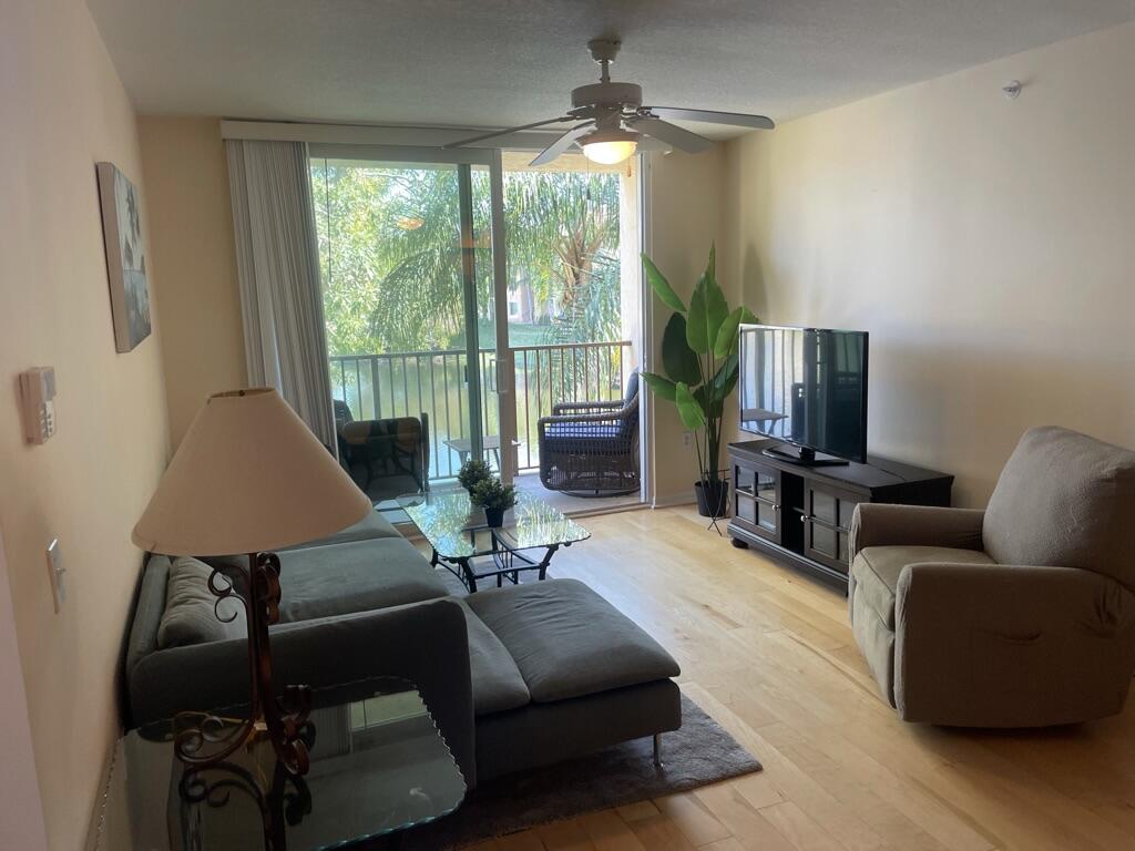 712 VILLA Circle Property Photo 1