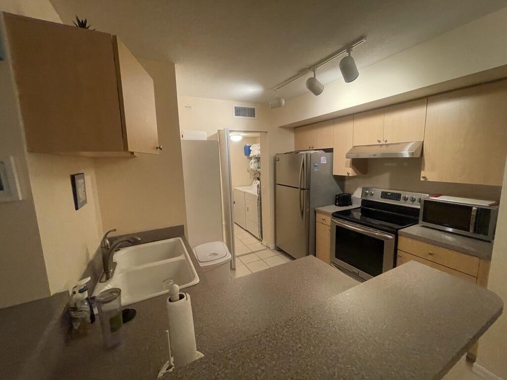 712 Villa Circle Property Photo 6