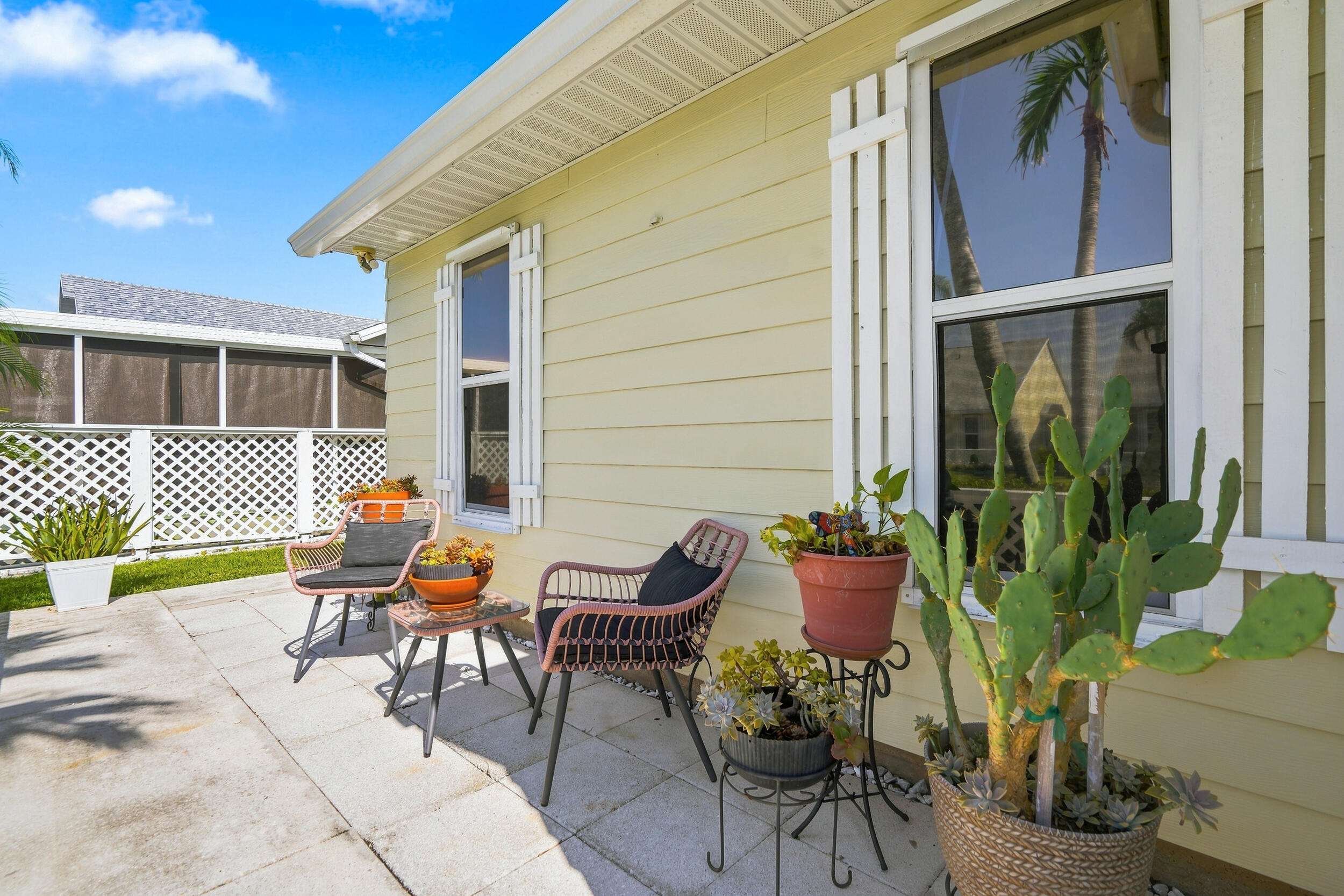 2543 Se Tropical E Circle Property Photo 5