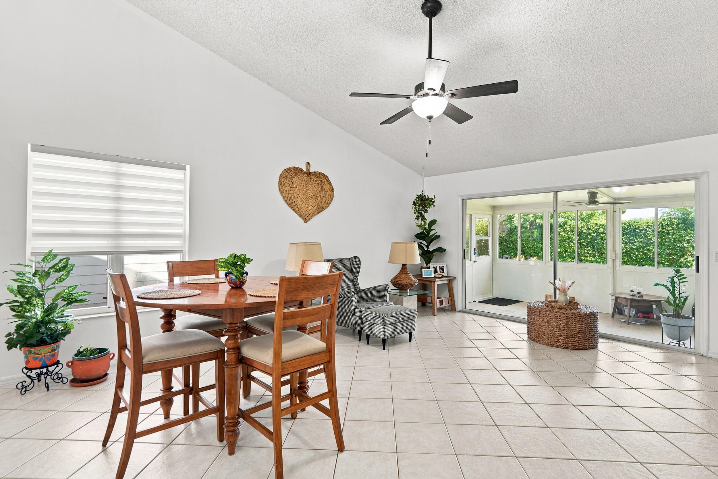 2543 Se Tropical E Circle Property Photo 7