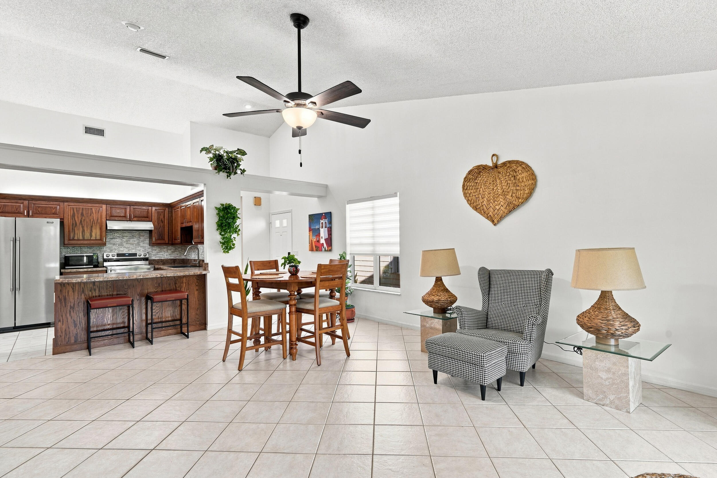 2543 Se Tropical E Circle Property Photo 11