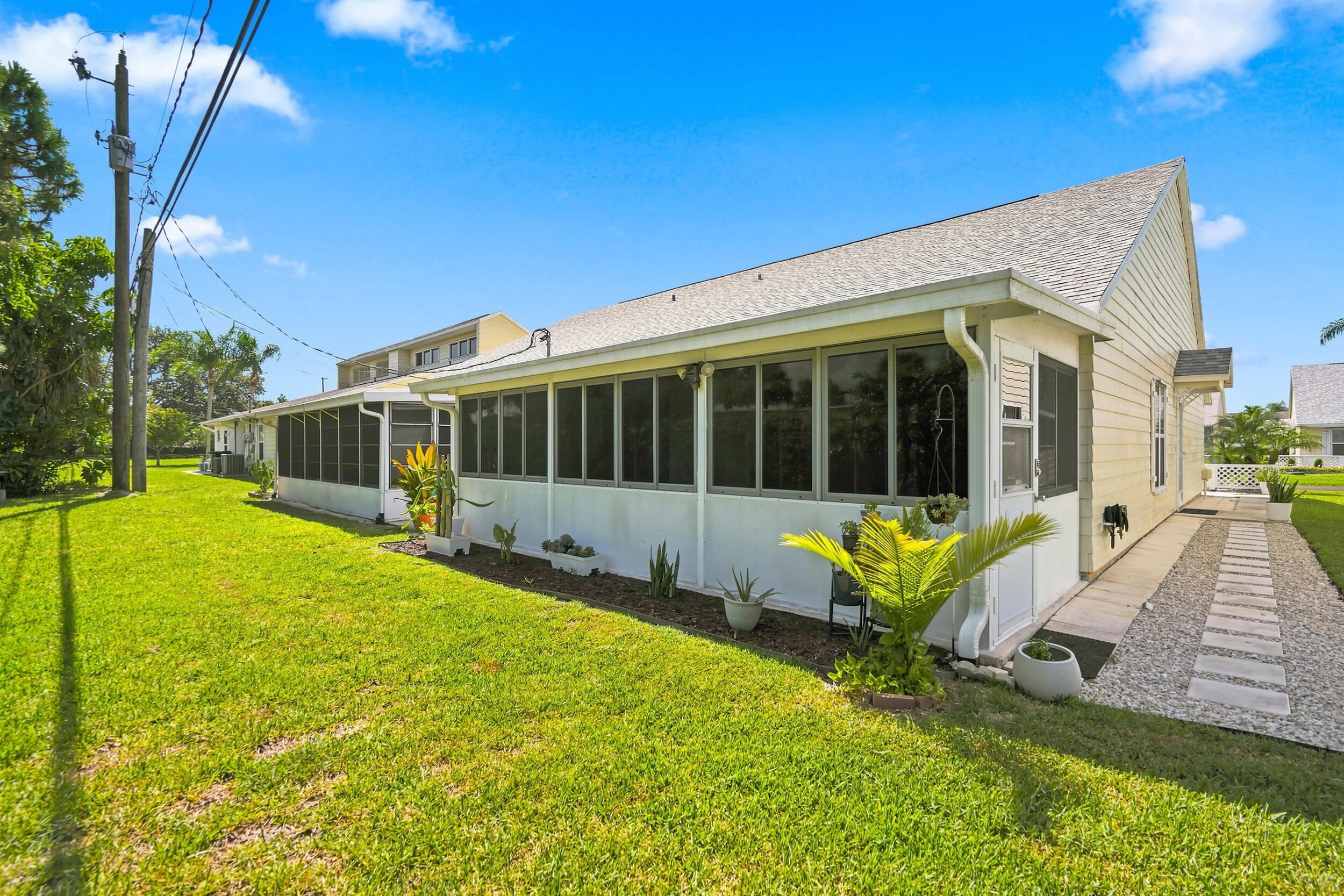 2543 Se Tropical E Circle Property Photo 21