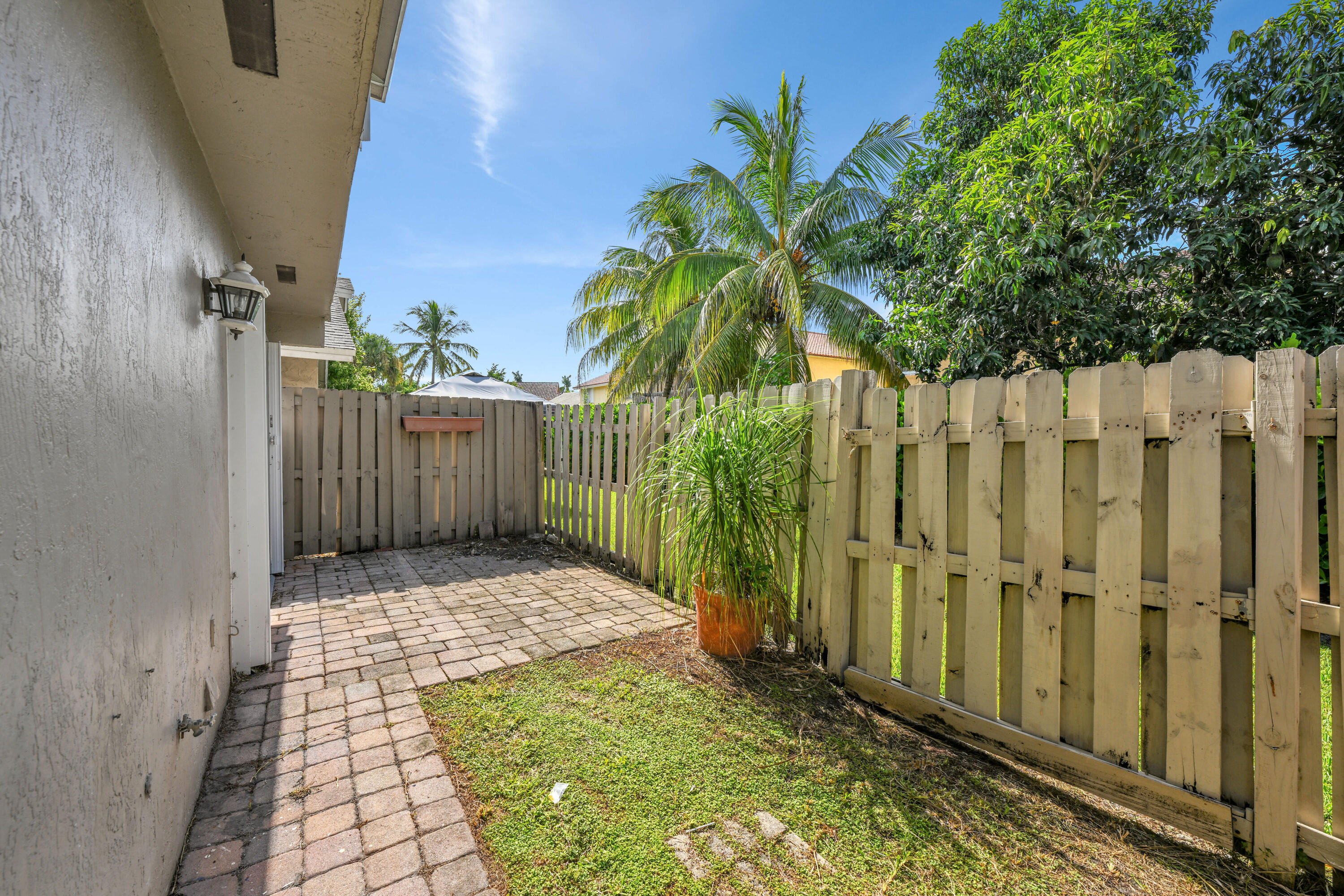 12152 Nw 36th Place Property Photo 10