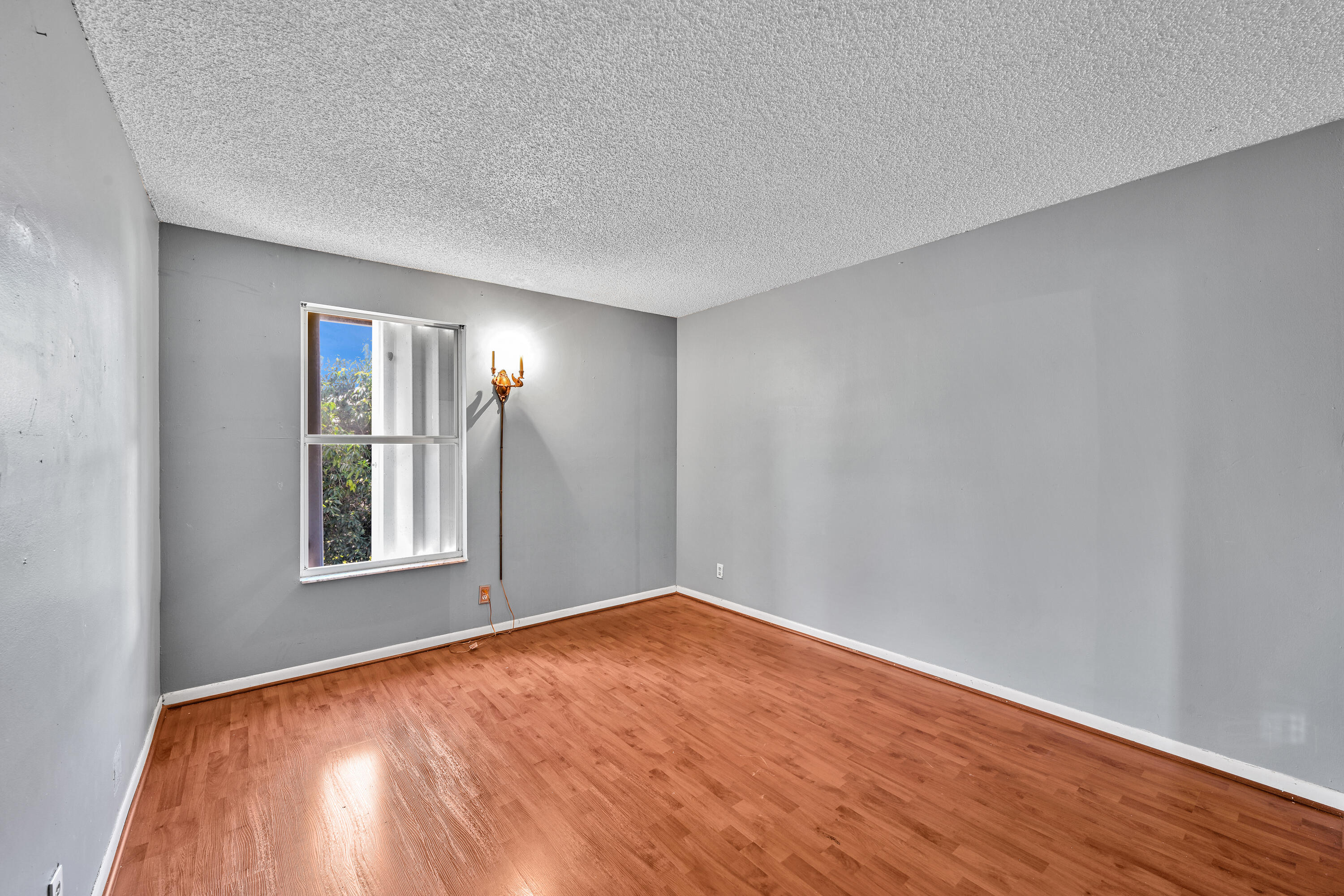 12152 Nw 36th Place Property Photo 32