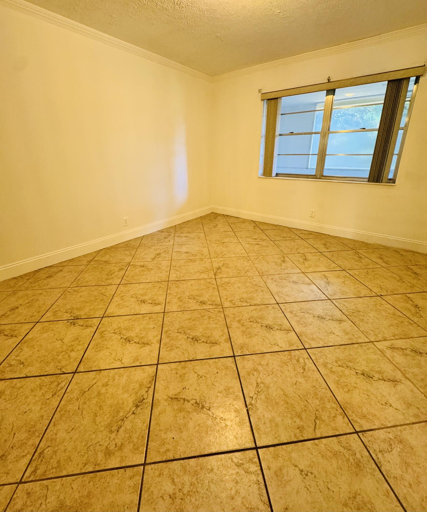 218 Kent M M Property Photo 10