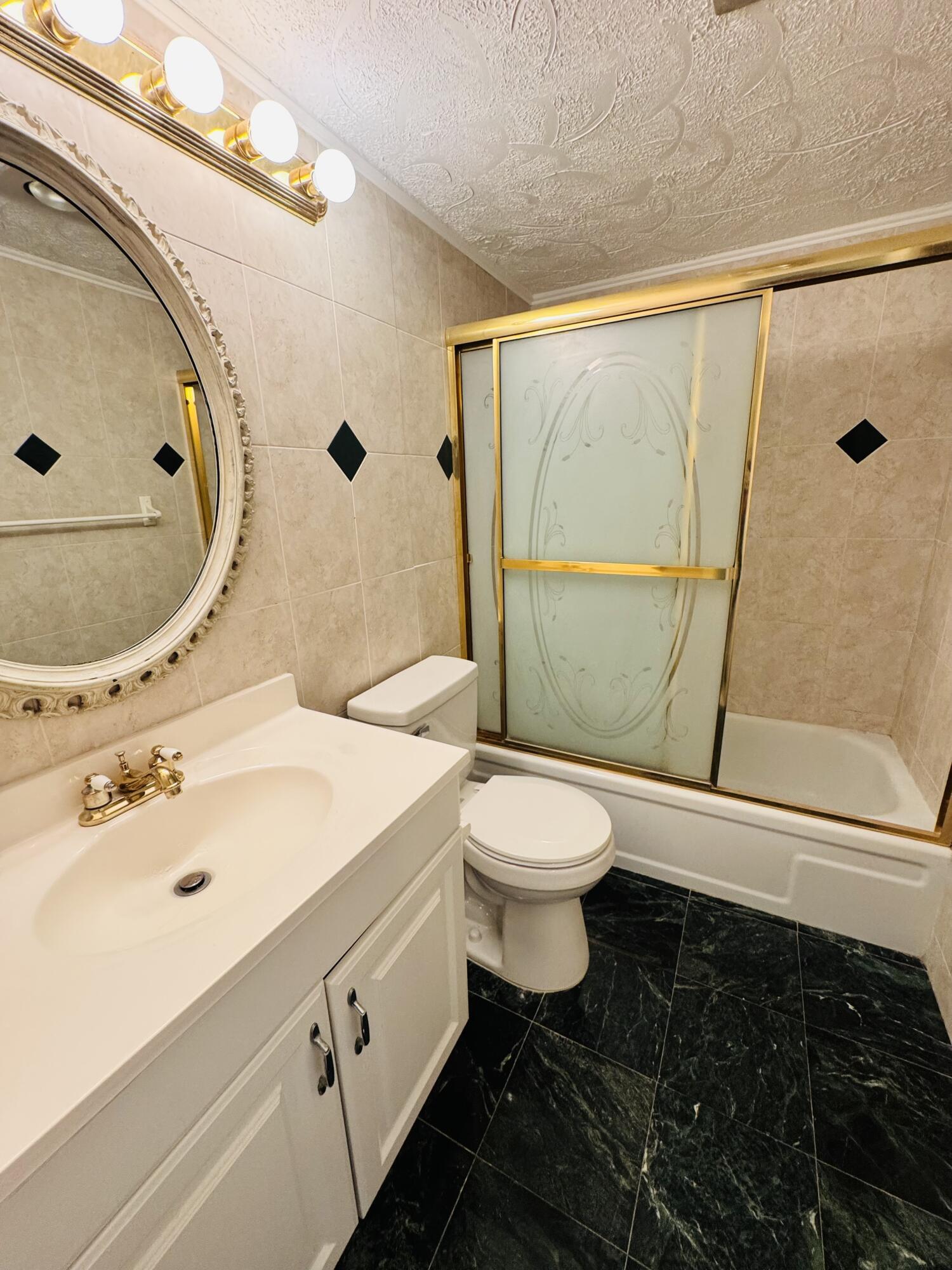 218 Kent M M Property Photo 12