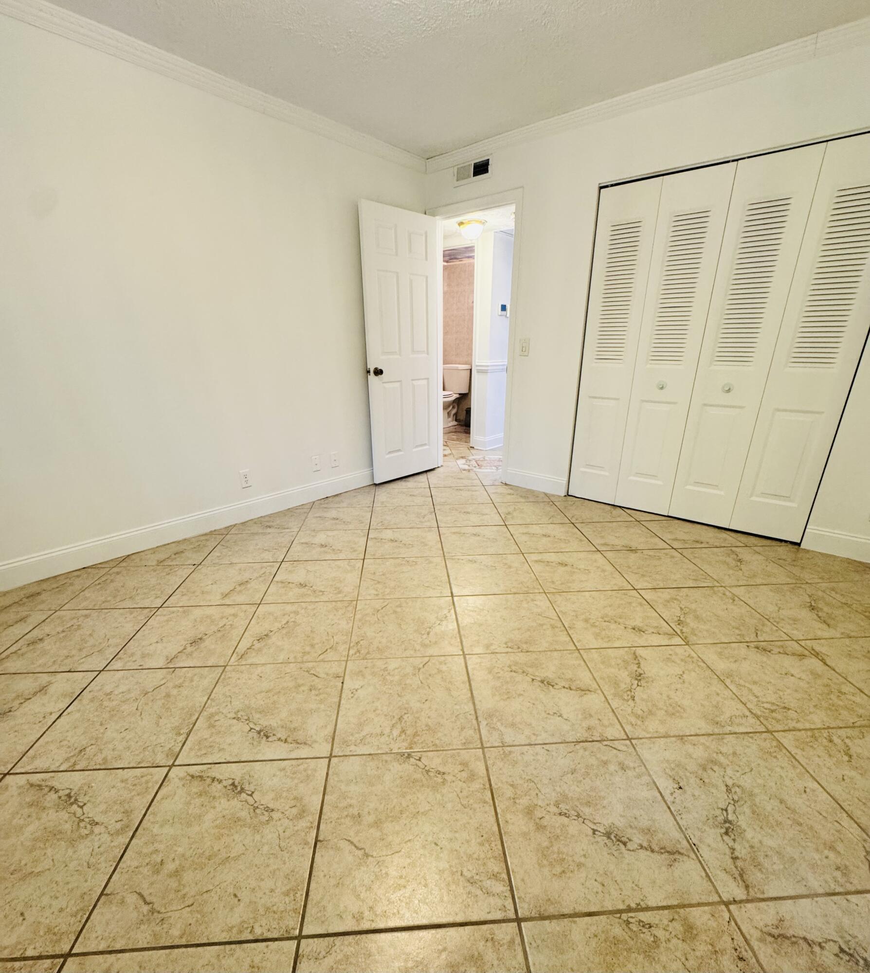 218 Kent M M Property Photo 14