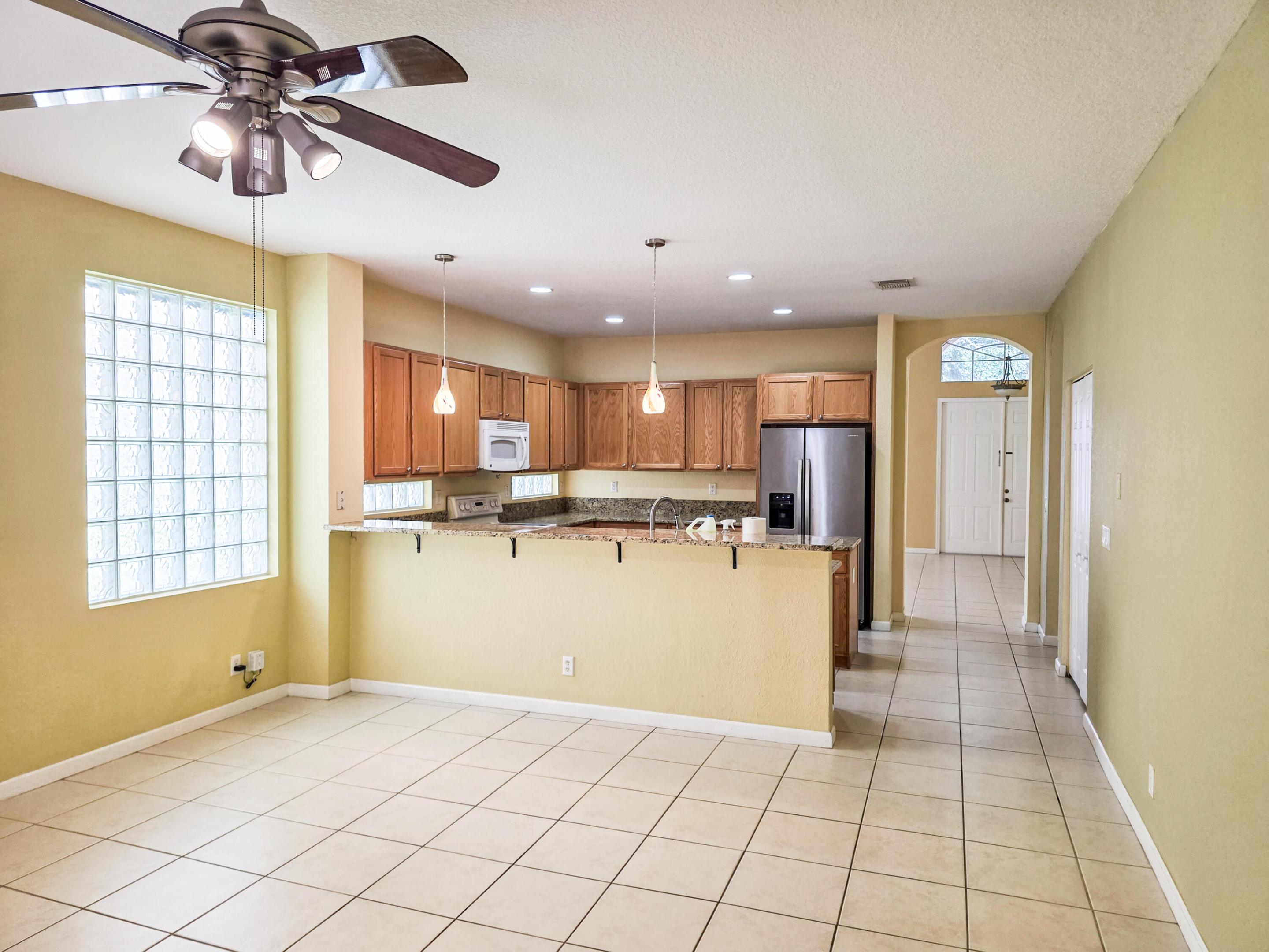 873 Gazetta Way Property Photo 4