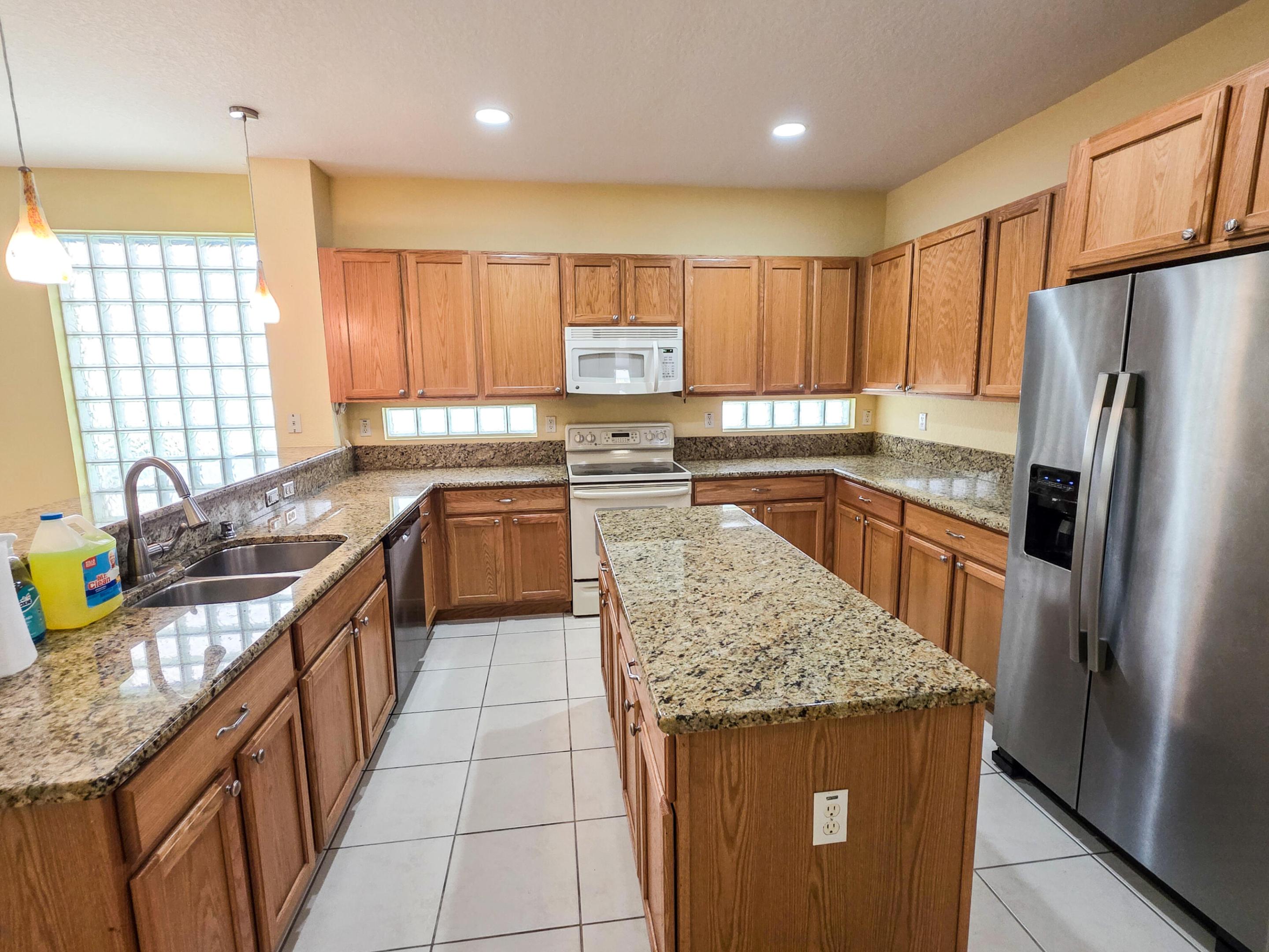 873 Gazetta Way Property Photo 5