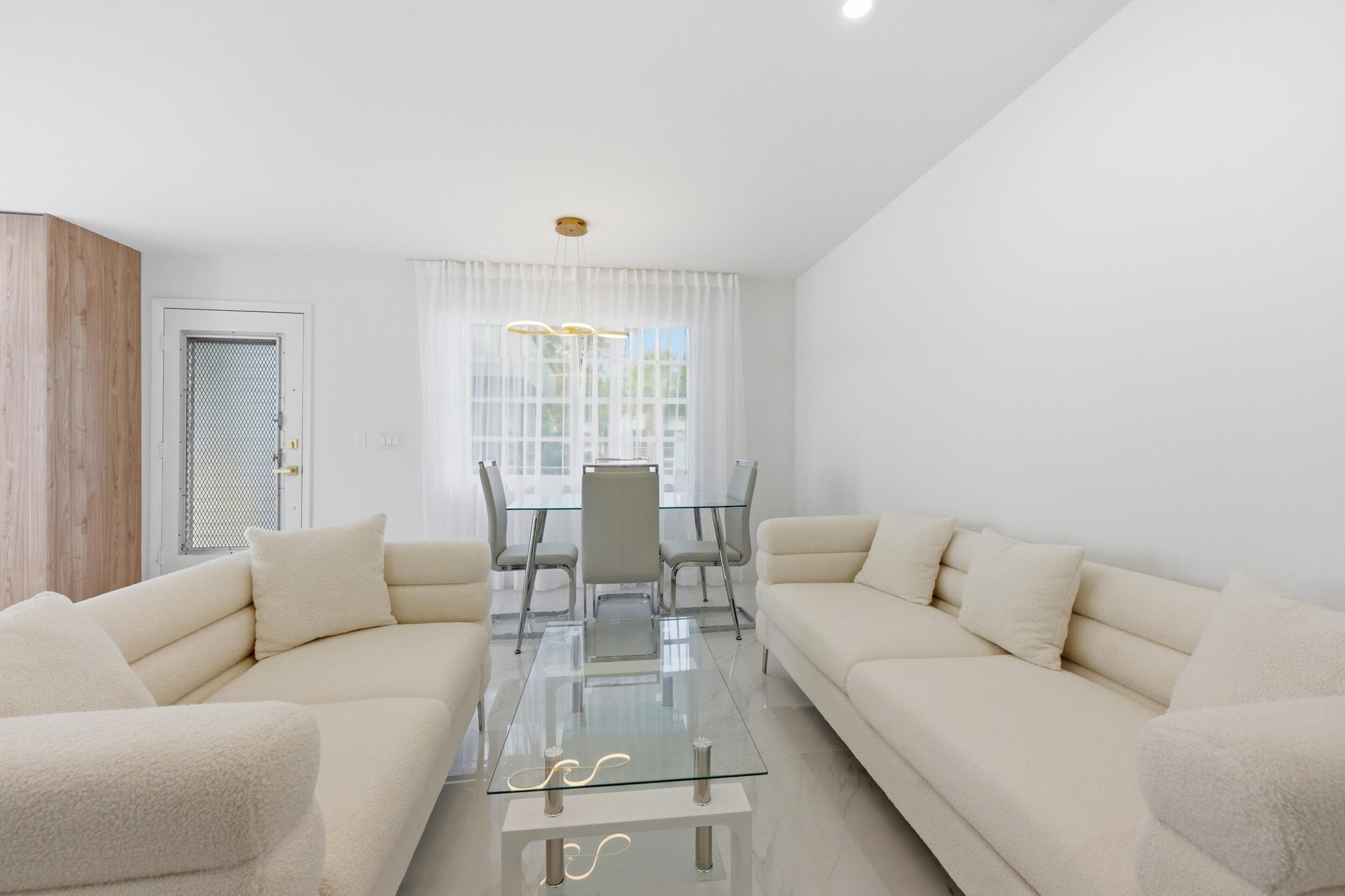 618 Normandy M Property Photo 5