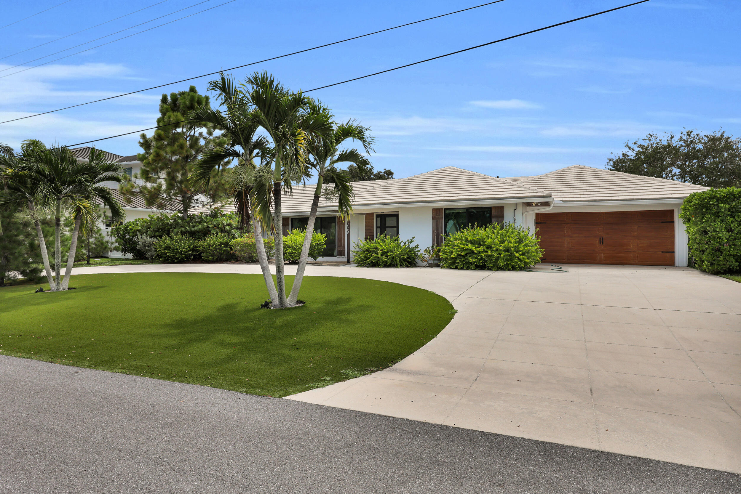 229 Fairway W Property Photo 1