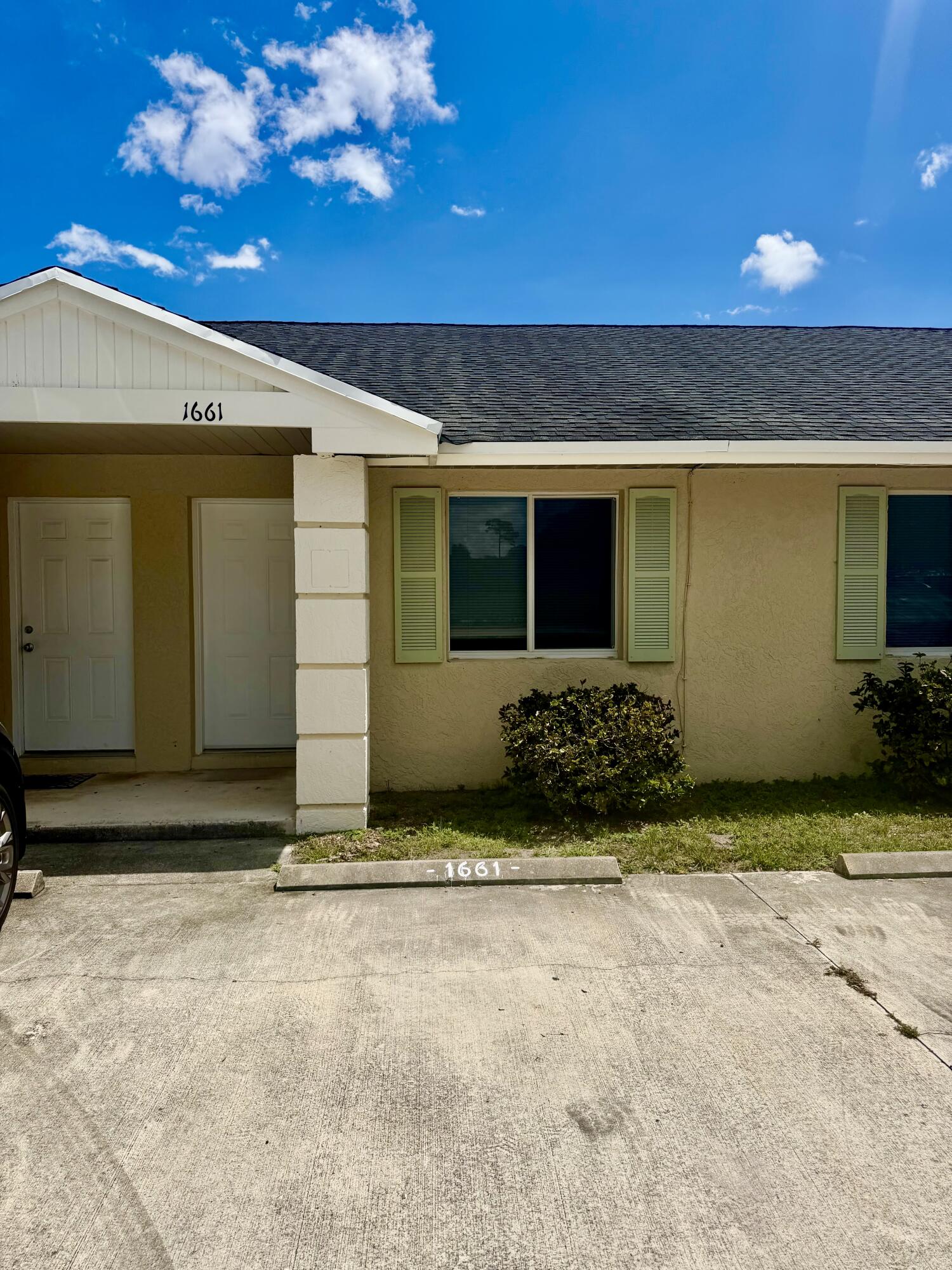 1661 SE Lennard Road Property Photo 1