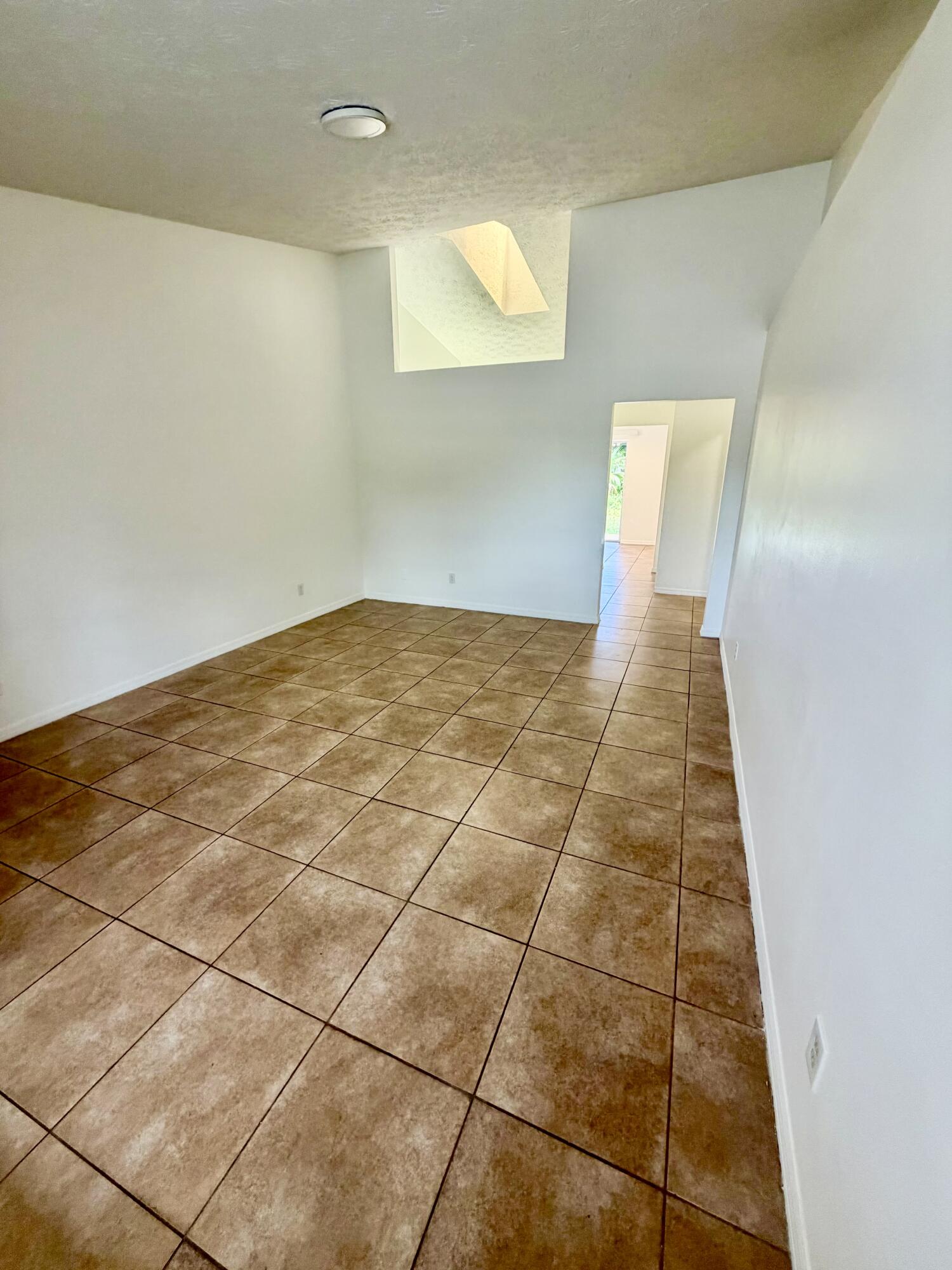 1661 Se Lennard Road Property Photo 3